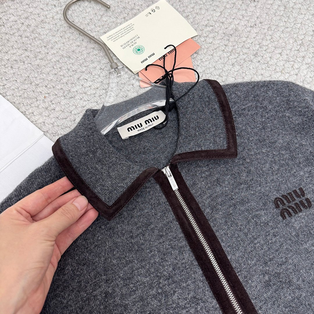 [MIU MIU] 미우미우 스웨이드 디테일 울 캐시미어 집업 가디건