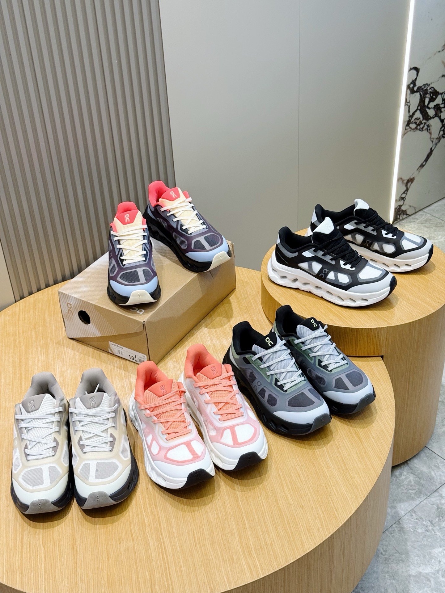 [LOEWE × On] 로에베 × 온 클라우드벤처 2 스니커즈
