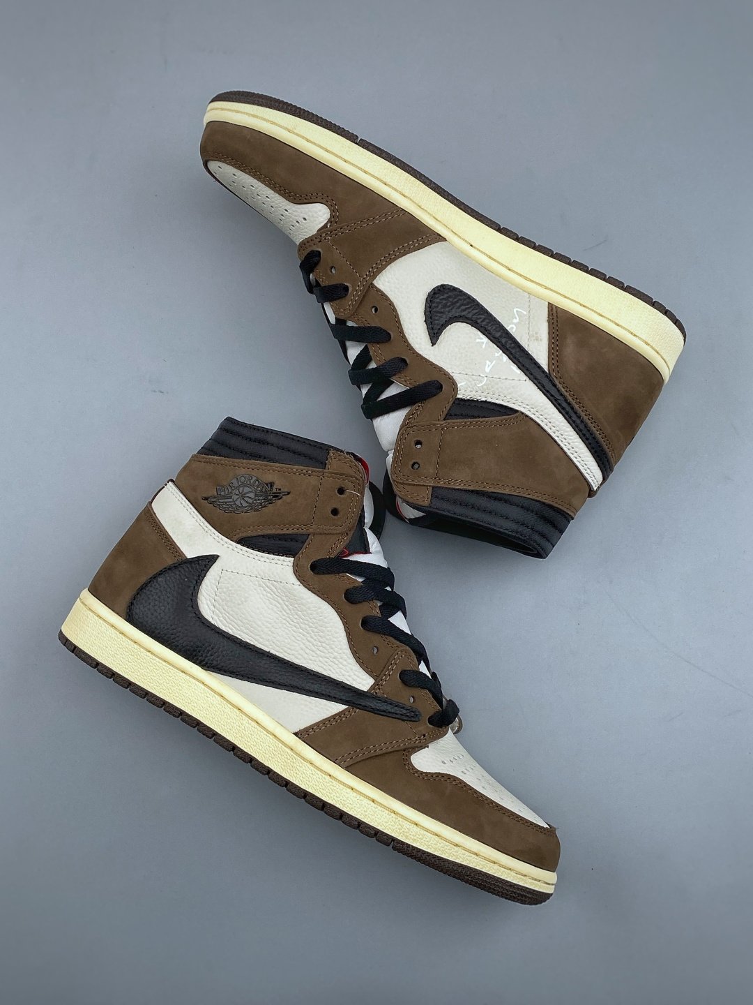 [NIKE × TRAVIS SCOTT] 나이키 조던 1 x 트래비스 스캇 레트로 하이 OG SP 모카