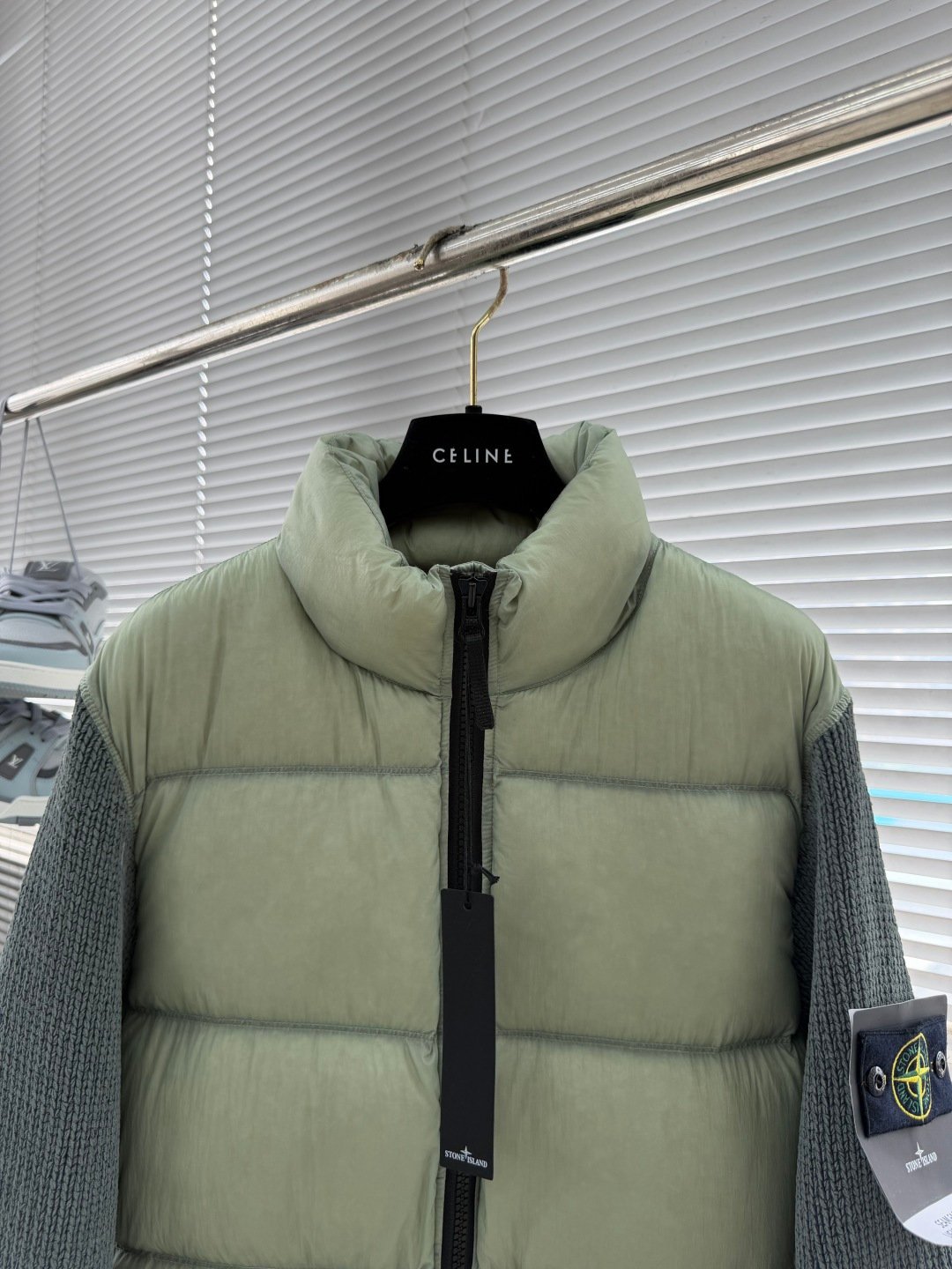 [STONE ISLAND] 스톤 아일랜드 배지 로고 패치워크 니트 다운 재킷