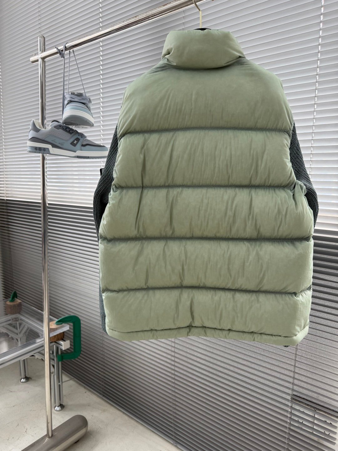 [STONE ISLAND] 스톤 아일랜드 배지 로고 패치워크 니트 다운 재킷