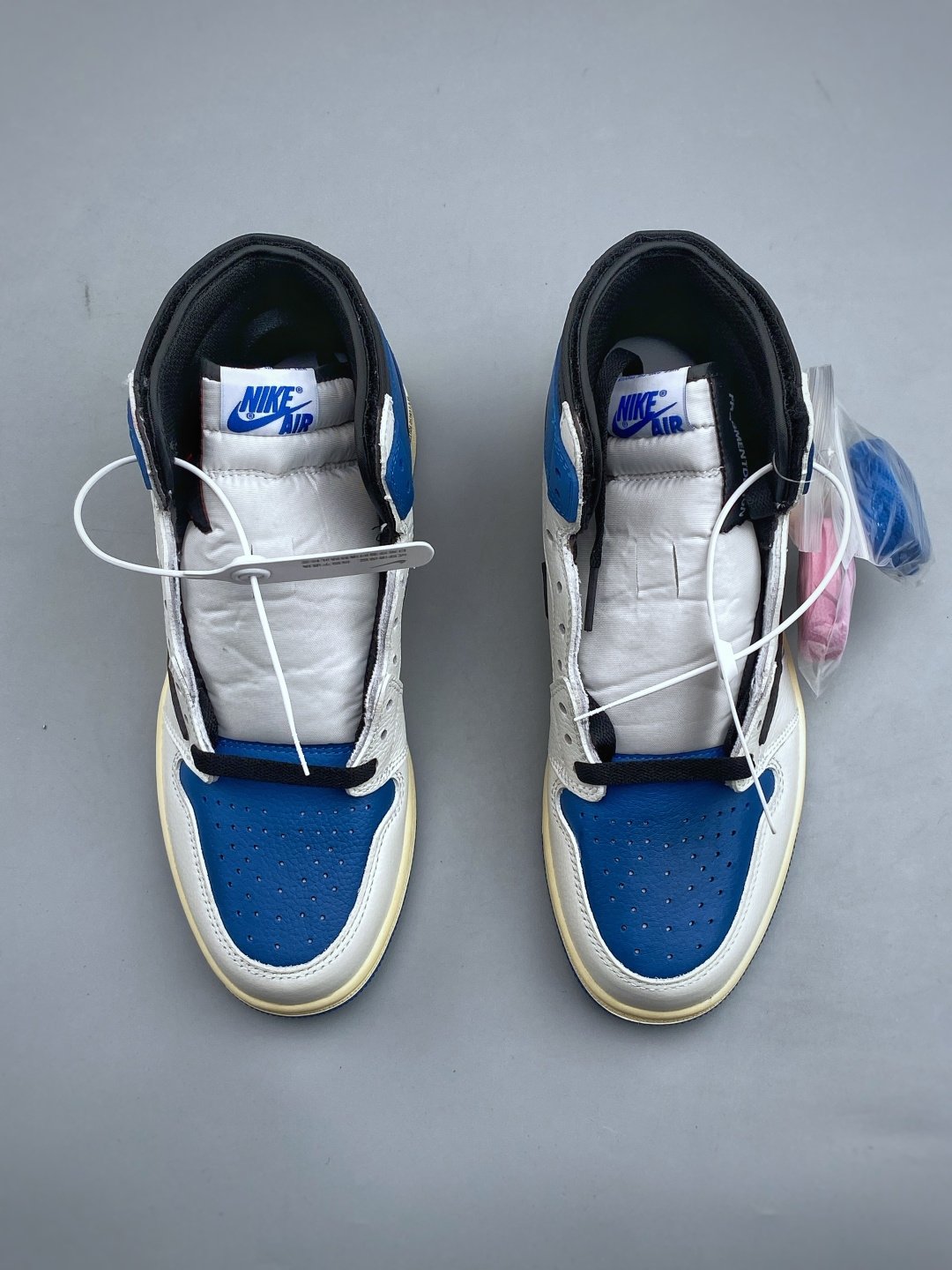 [NIKE] 나이키 조던 1 x 트래비스 스캇 프라그먼트 레트로 하이 OG SP 밀리터리 블루