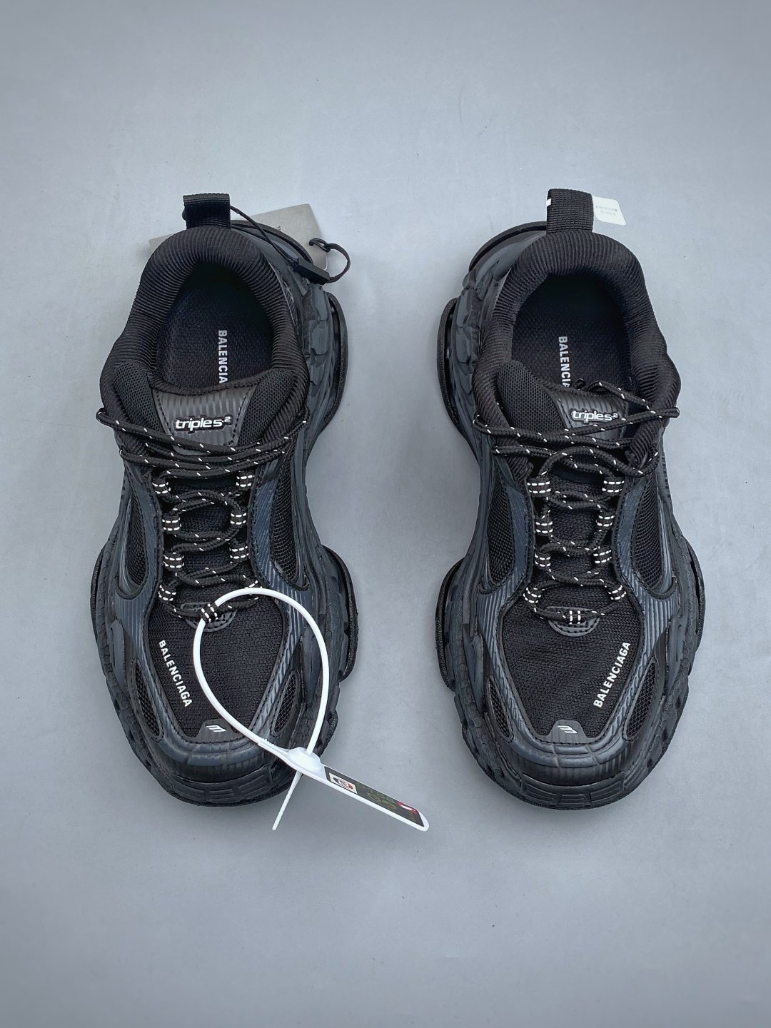 [BALENCIAGA] 발렌시아가  트리플 S.2 청키 로우탑 스니커즈