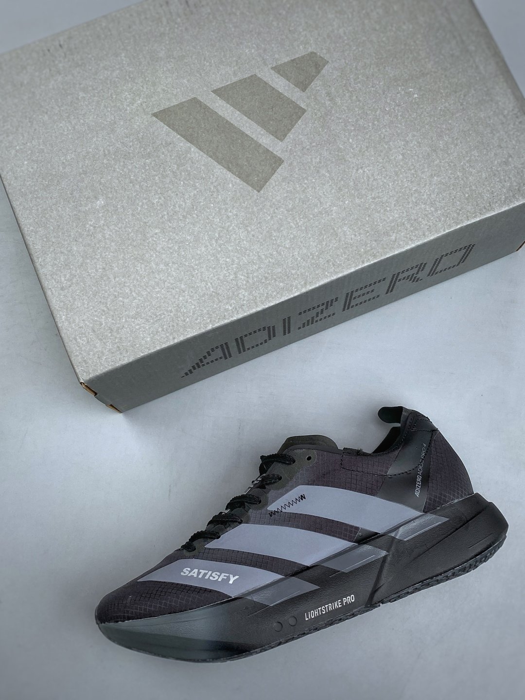 [ADIDAS × SATISFY] 아디다스 아디제로 아디오스 프로 4 사티스파이 러닝화