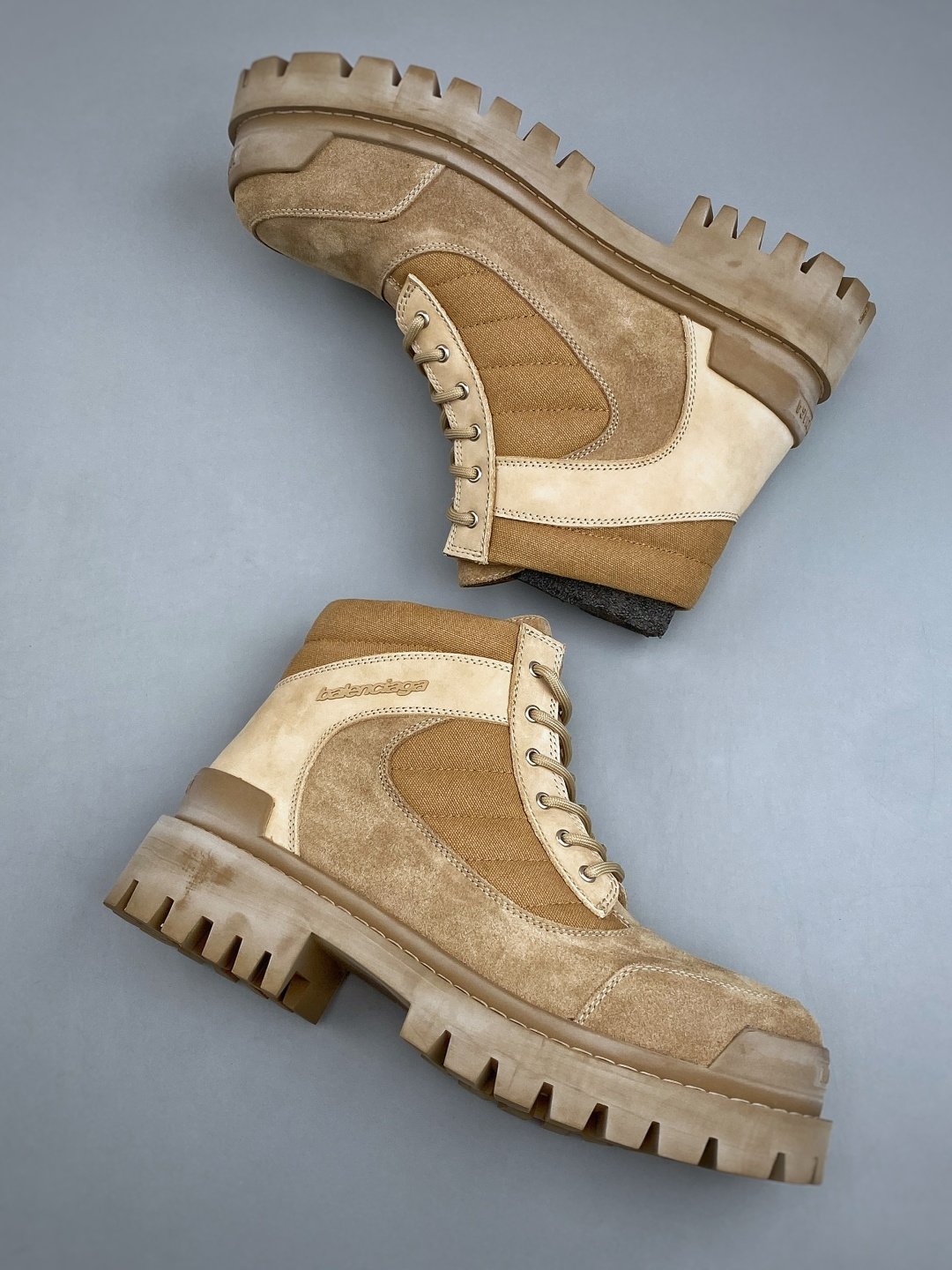 [BALENCIAGA] 발렌시아가 컴뱃 스트라이크 스웨이드 앵클 부츠