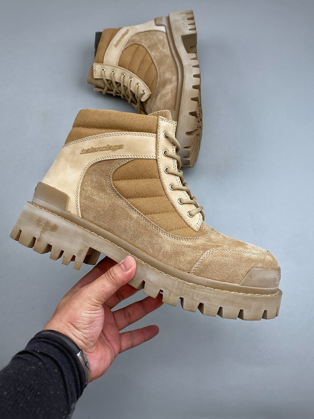 [BALENCIAGA] 발렌시아가 컴뱃 스트라이크 스웨이드 앵클 부츠