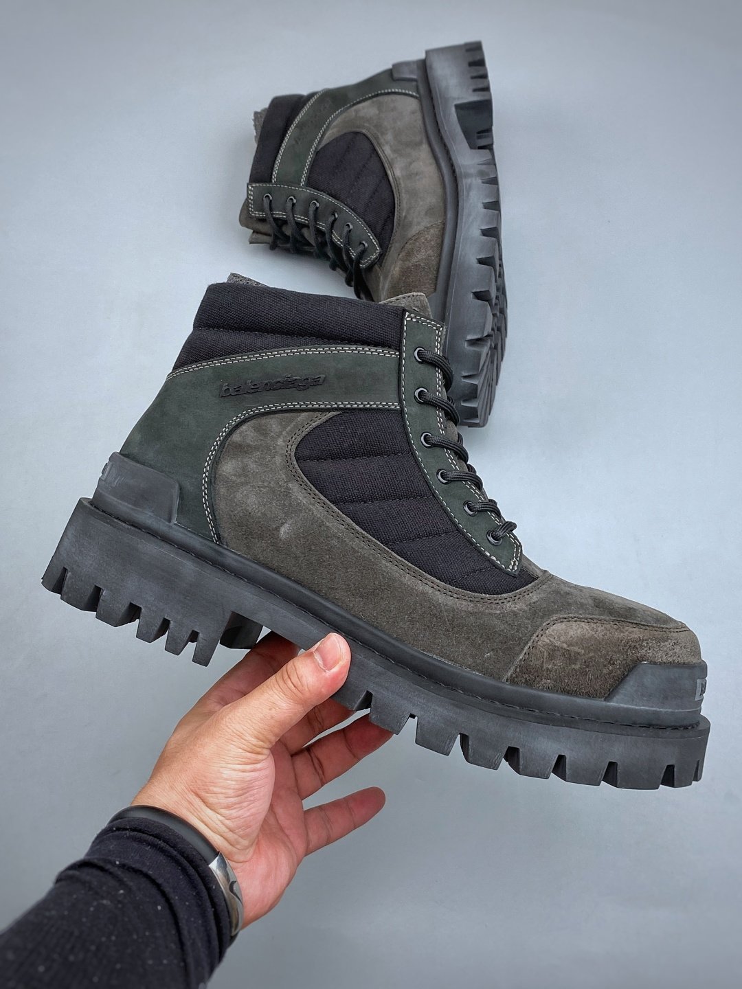 [BALENCIAGA] 발렌시아가 컴뱃 스트라이크 스웨이드 앵클 부츠