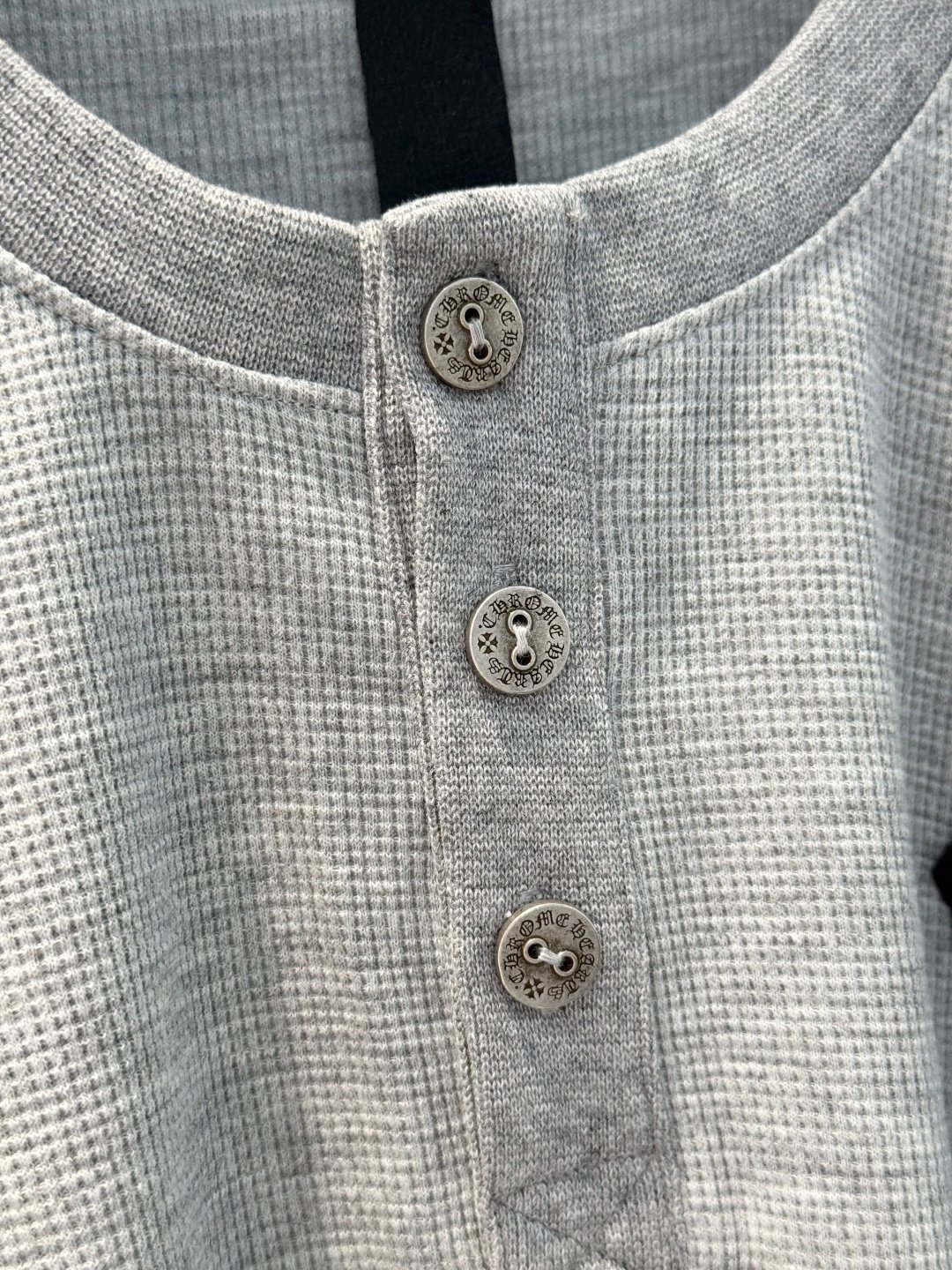 [Chrome Hearts] 크롬하츠 크로스 아플리케 헨리넥 긴팔 티셔츠