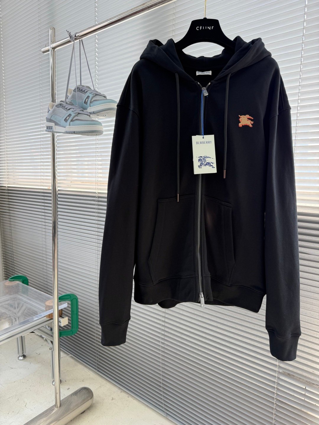 [BURBERRY] 버버리 승마 기사 로고 자수 체크 집업 후드티