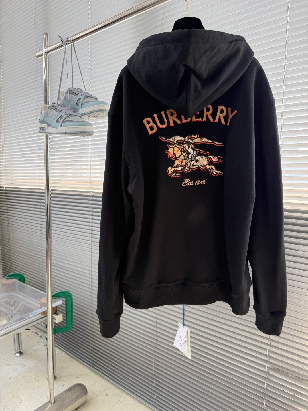 [BURBERRY] 버버리 승마 기사 로고 자수 체크 집업 후드티
