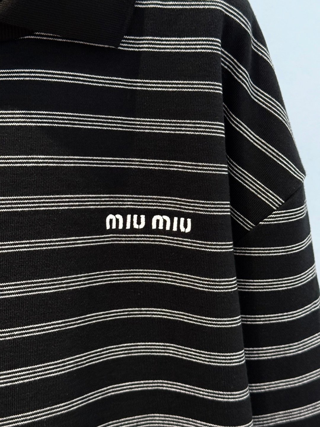 [MIU MIU] 미우미우 스트라이프 폴로 카라 긴팔 티셔츠