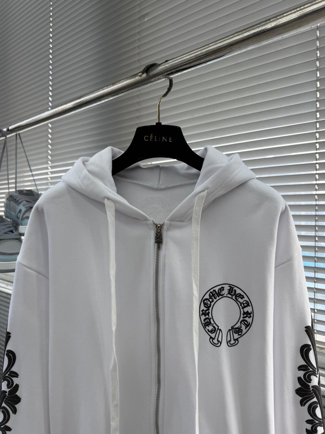[CHROME HEARTS] 크롬하츠 홀스슈 기린 그래픽 후드 집업 화이트