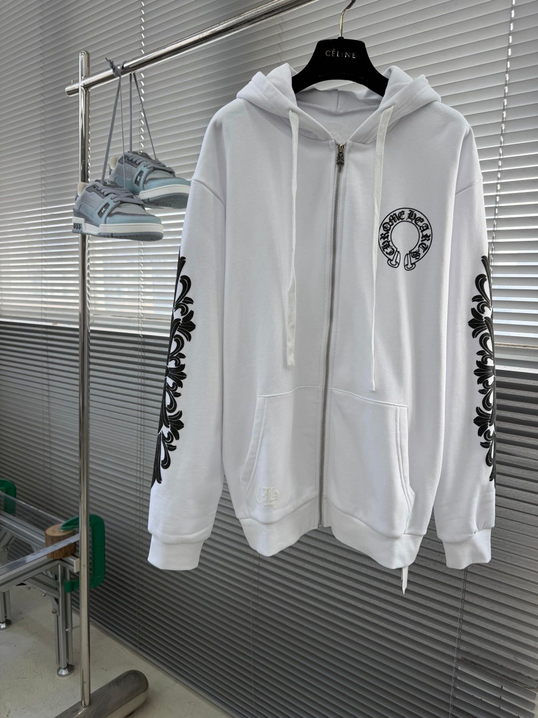 [CHROME HEARTS] 크롬하츠 홀스슈 기린 그래픽 후드 집업 화이트