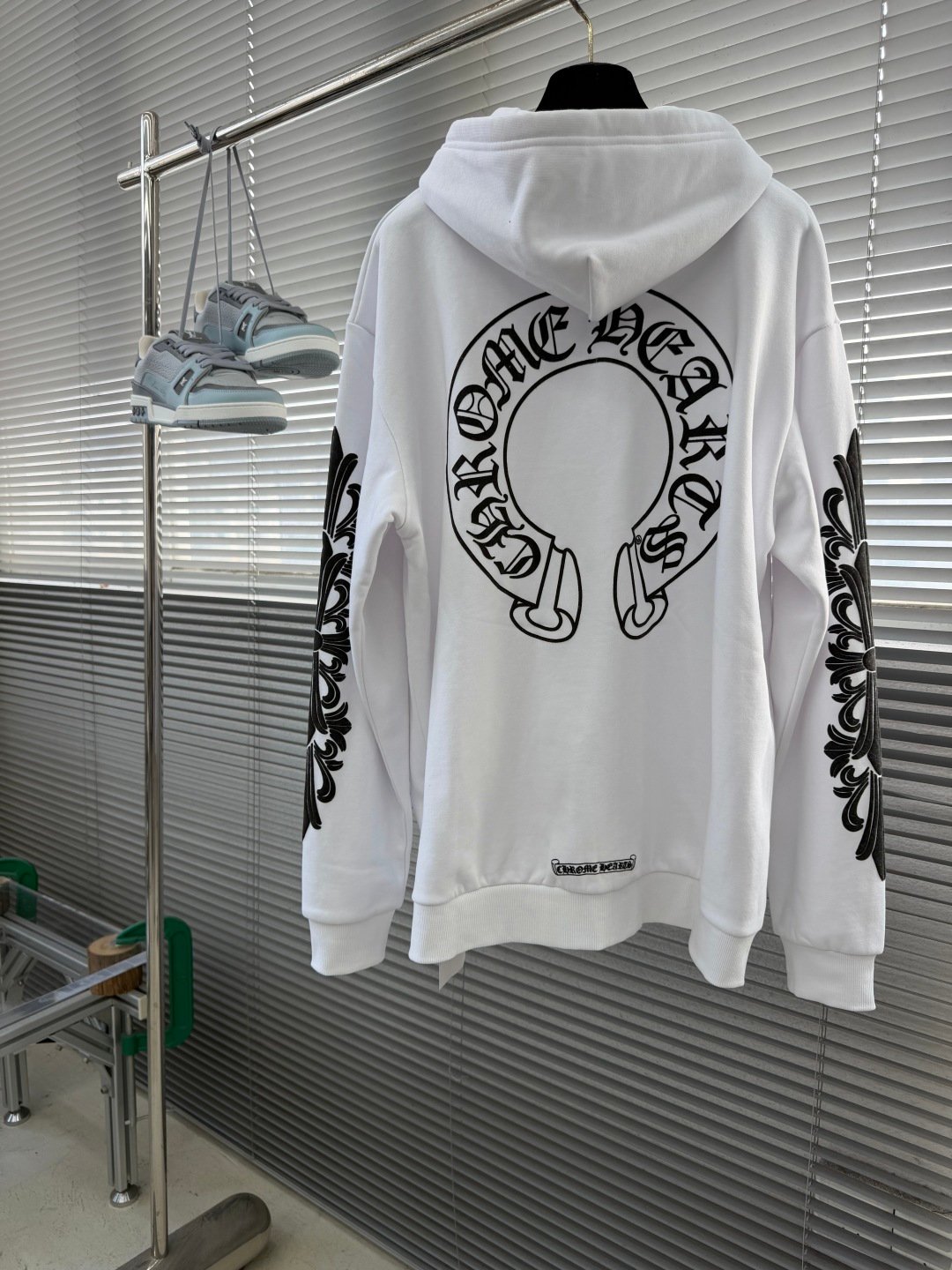 [CHROME HEARTS] 크롬하츠 홀스슈 기린 그래픽 후드 집업 화이트