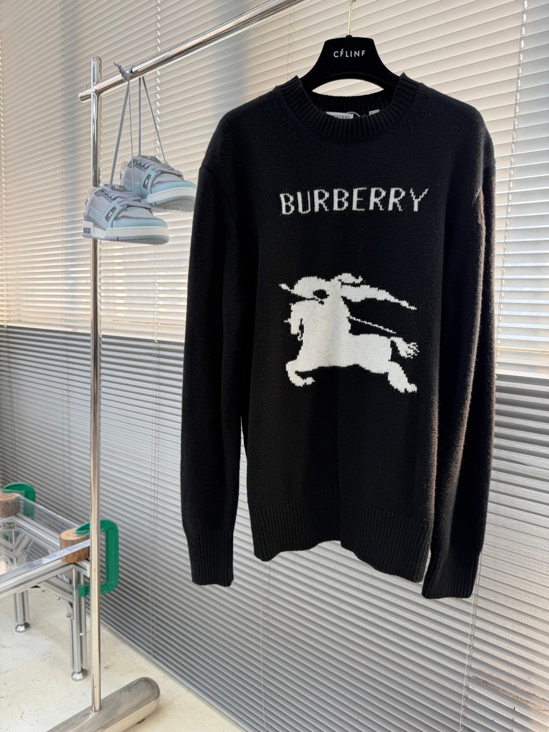 [BURBERRY] 버버리 승마 기사 로고 울 캐시미어 블렌드 니트