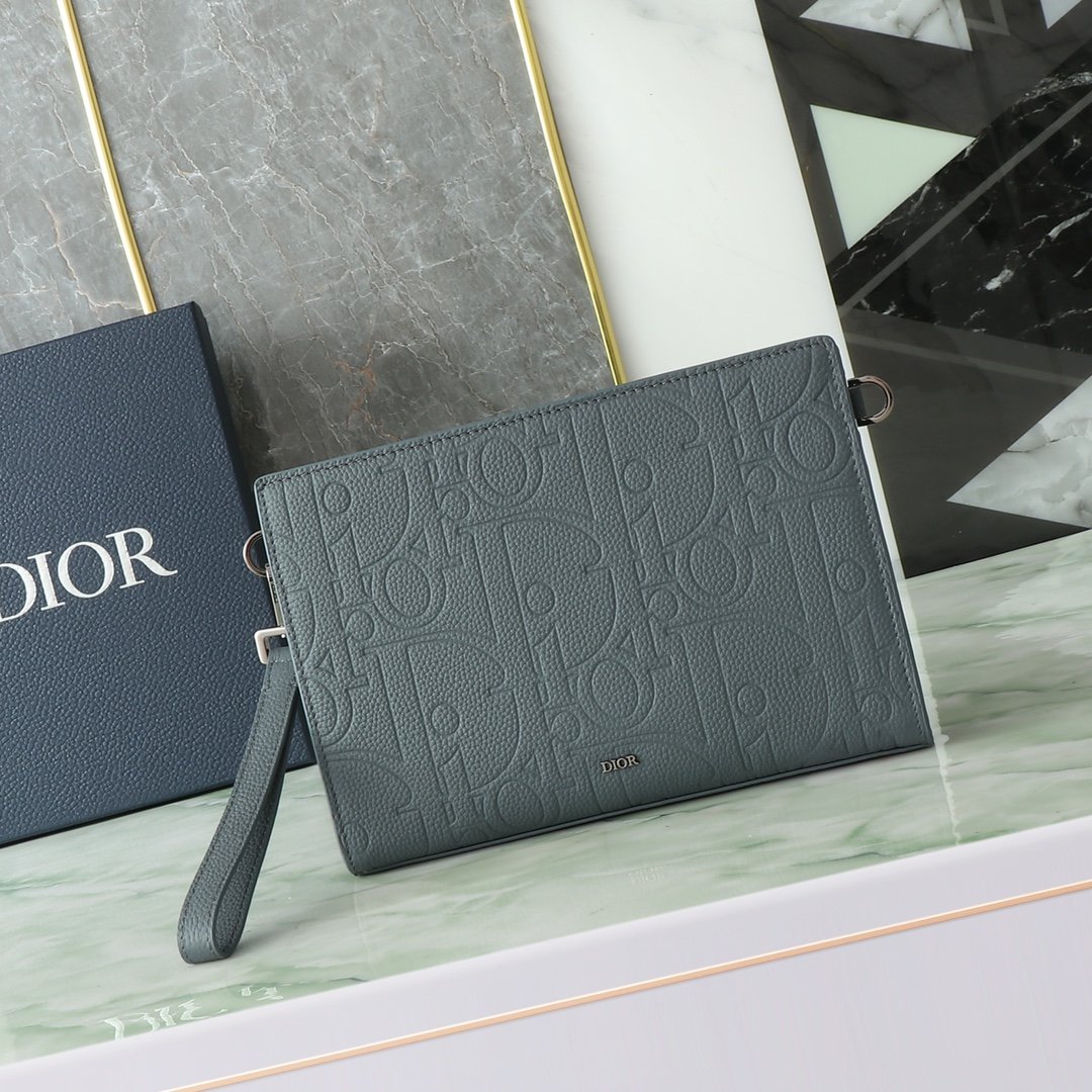 [DIOR] 디올 A5 트라이앵글 그래비티 레더 클러치 딥그레이