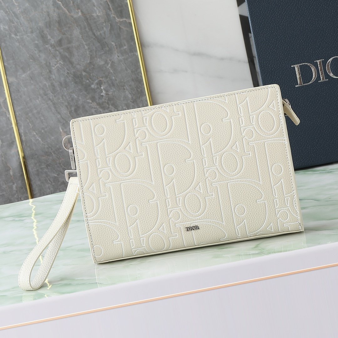 [DIOR] 디올 A5 트라이앵글 그래비티 아웃라인 레더 클러치 화이트