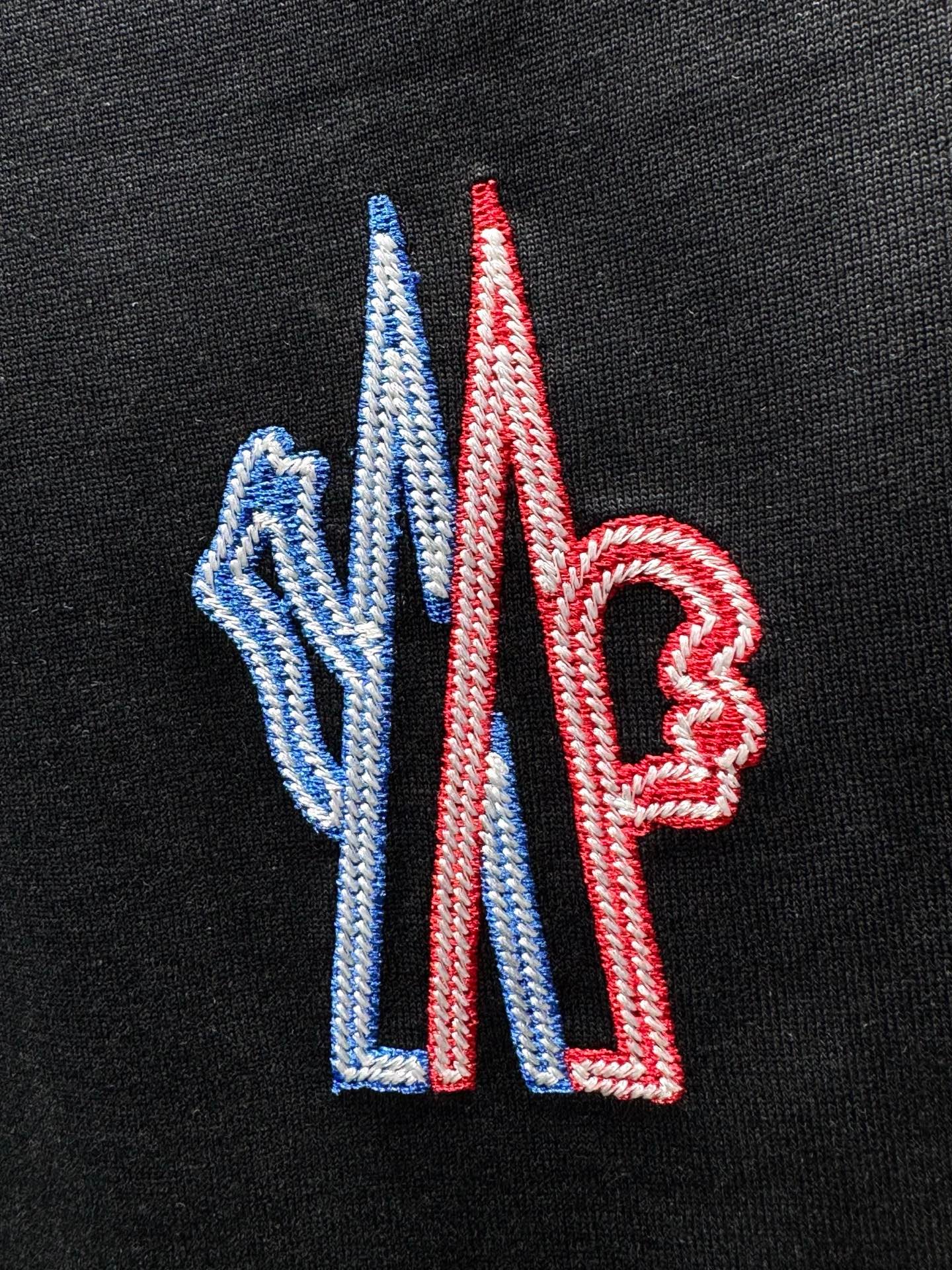 [MONCLER] 몽클레르 로고 자수 반팔 티셔츠