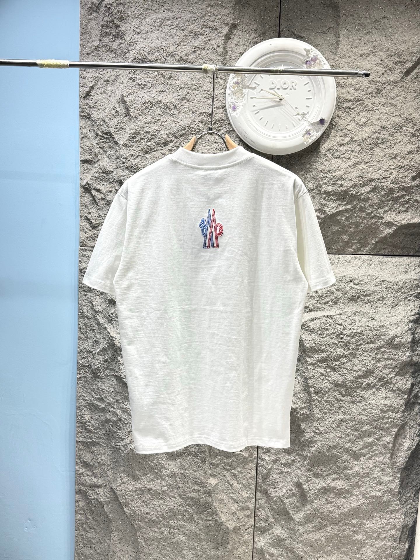 [MONCLER] 몽클레르 로고 자수 반팔 티셔츠