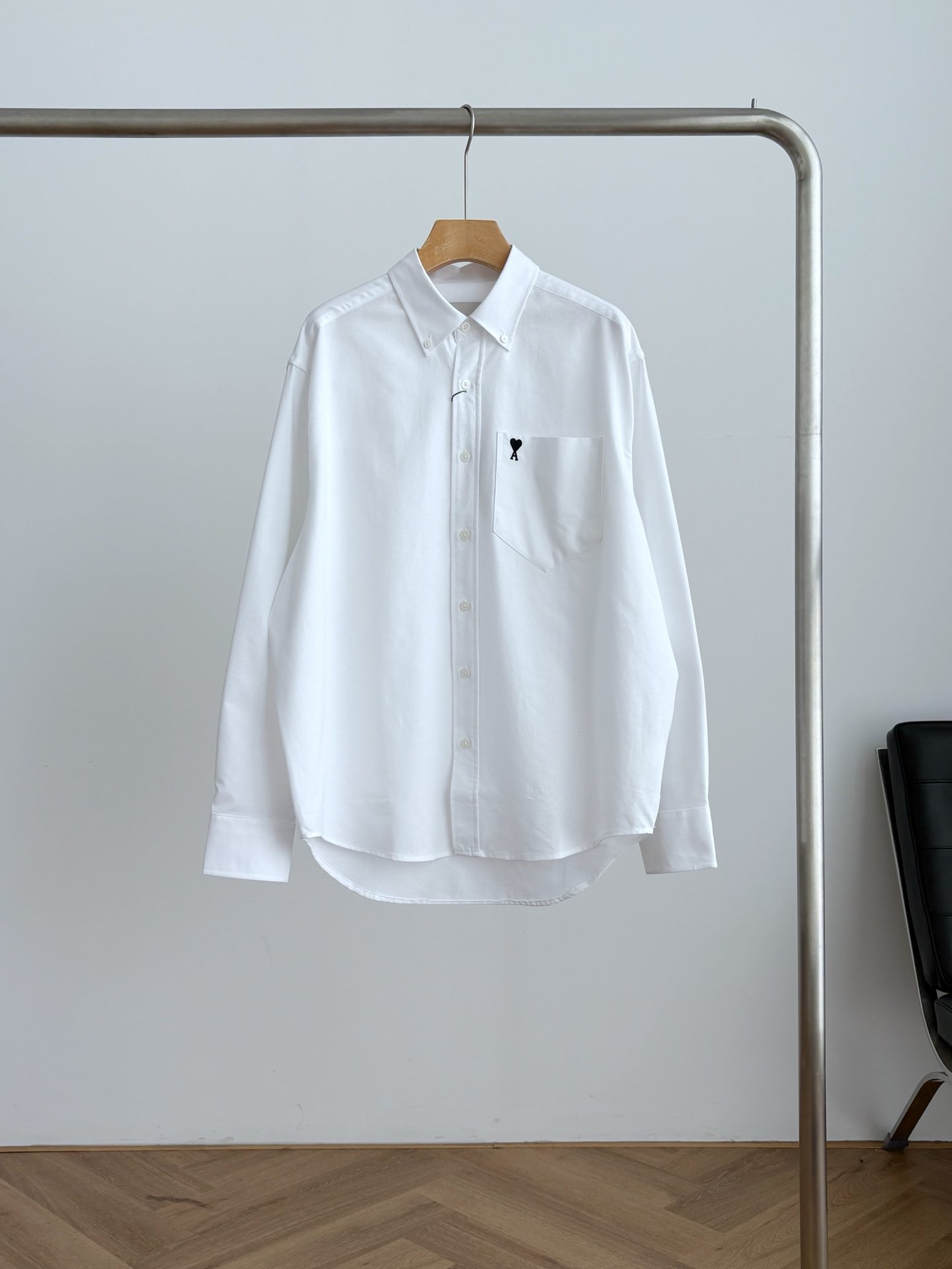 [AMI PARIS] 아미 파리 하트 자수 오버핏 코튼 셔츠