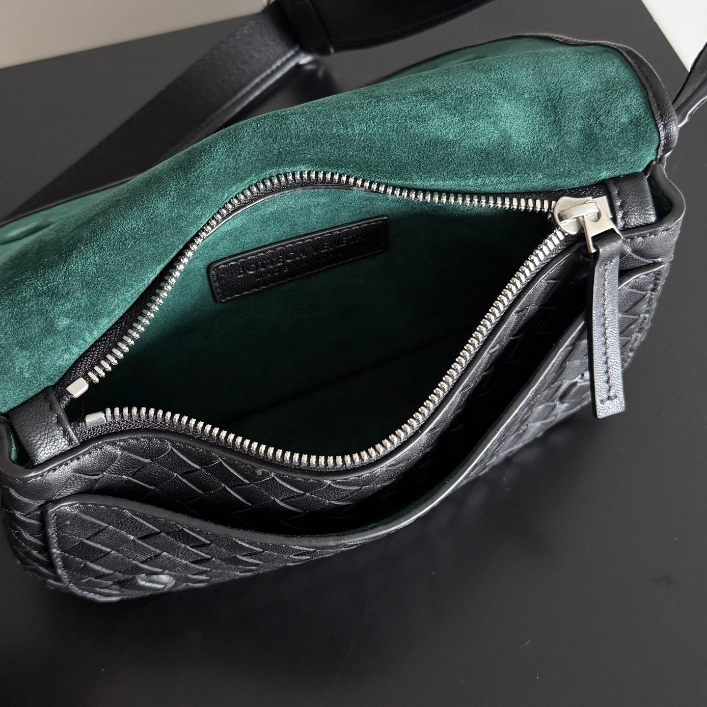 [BOTTEGA VENETA] 보테가 베네타 인트레치아토 레더 벨트백