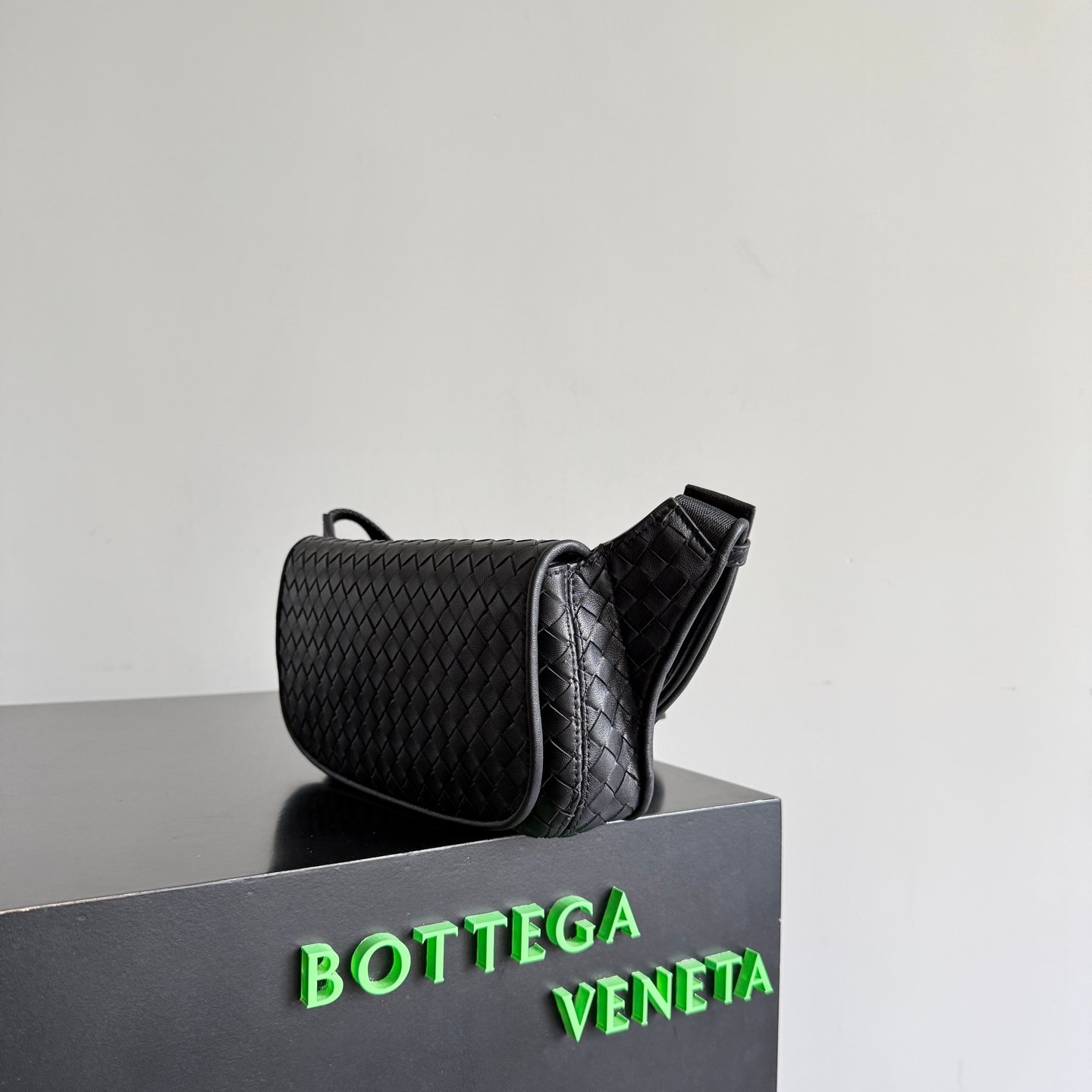[BOTTEGA VENETA] 보테가 베네타 인트레치아토 레더 벨트백