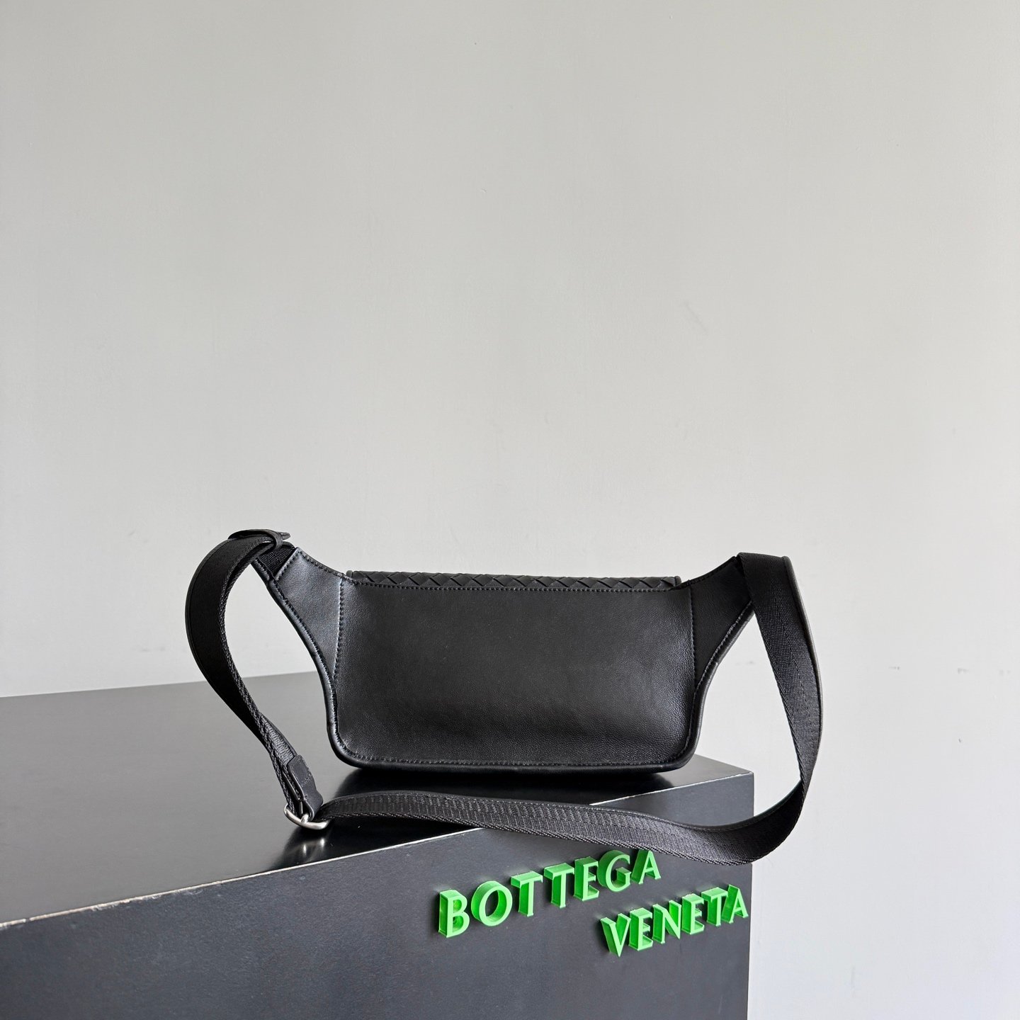 [BOTTEGA VENETA] 보테가 베네타 인트레치아토 레더 벨트백