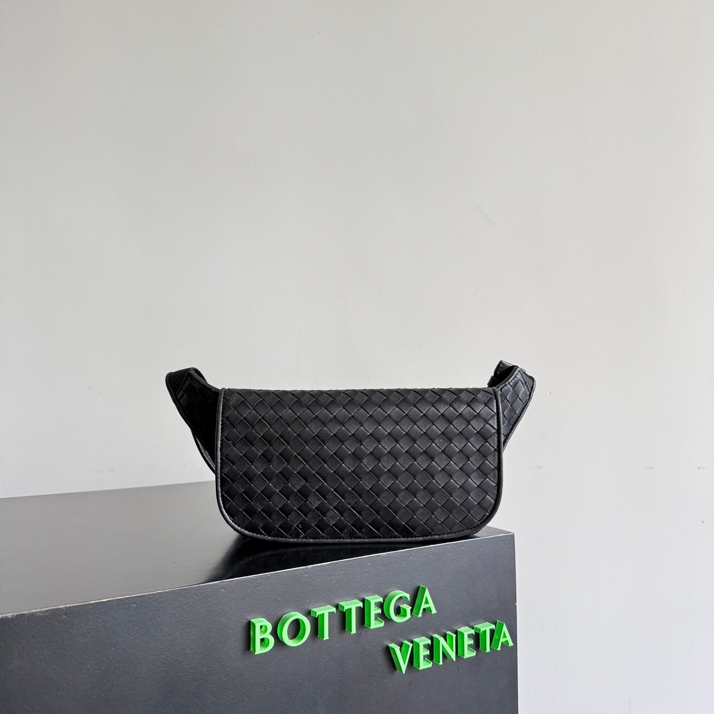 [BOTTEGA VENETA] 보테가 베네타 인트레치아토 레더 벨트백