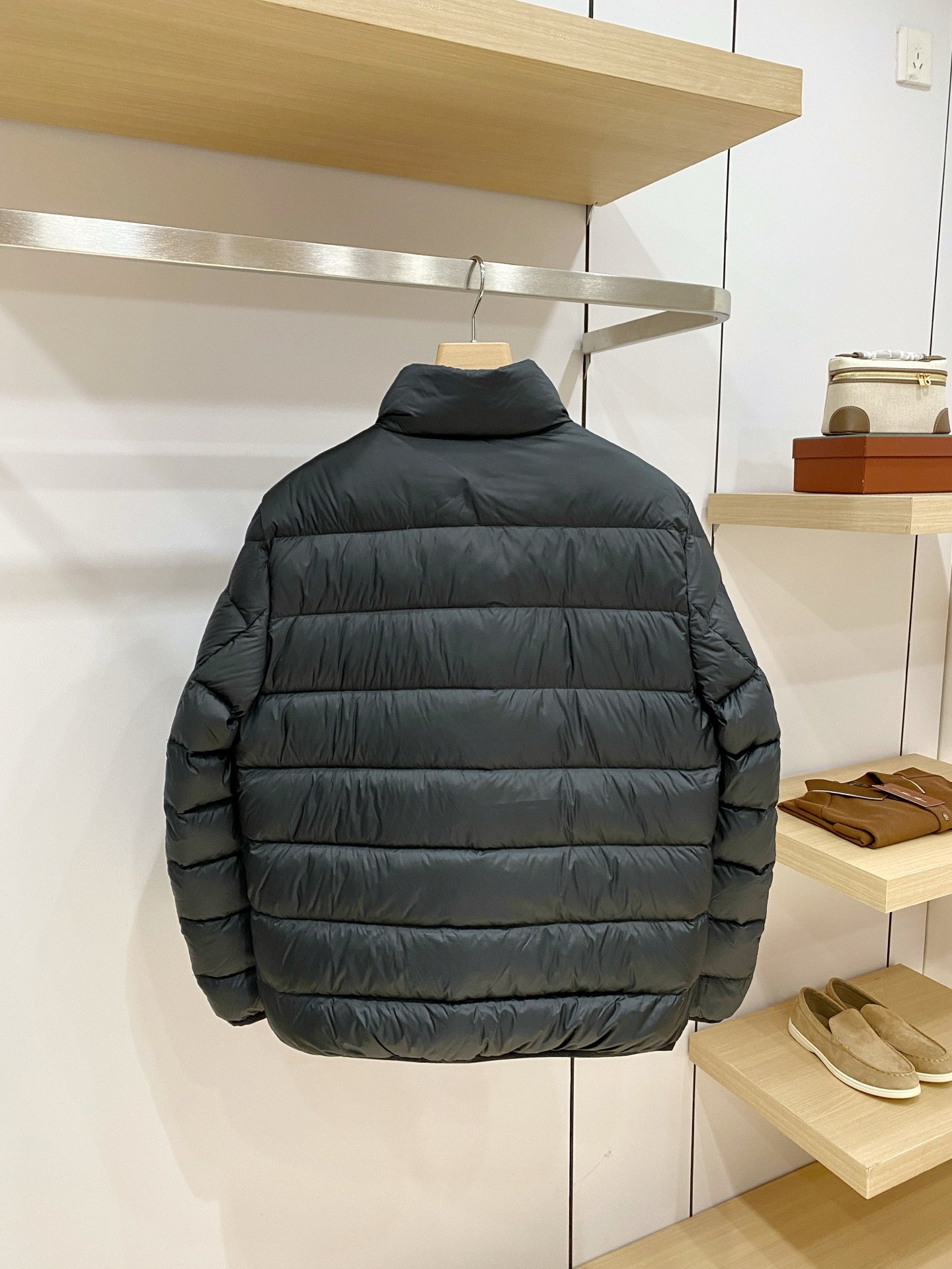 [MONCLER] 몽클레르 로데즈 로고 칼라 다운 재킷