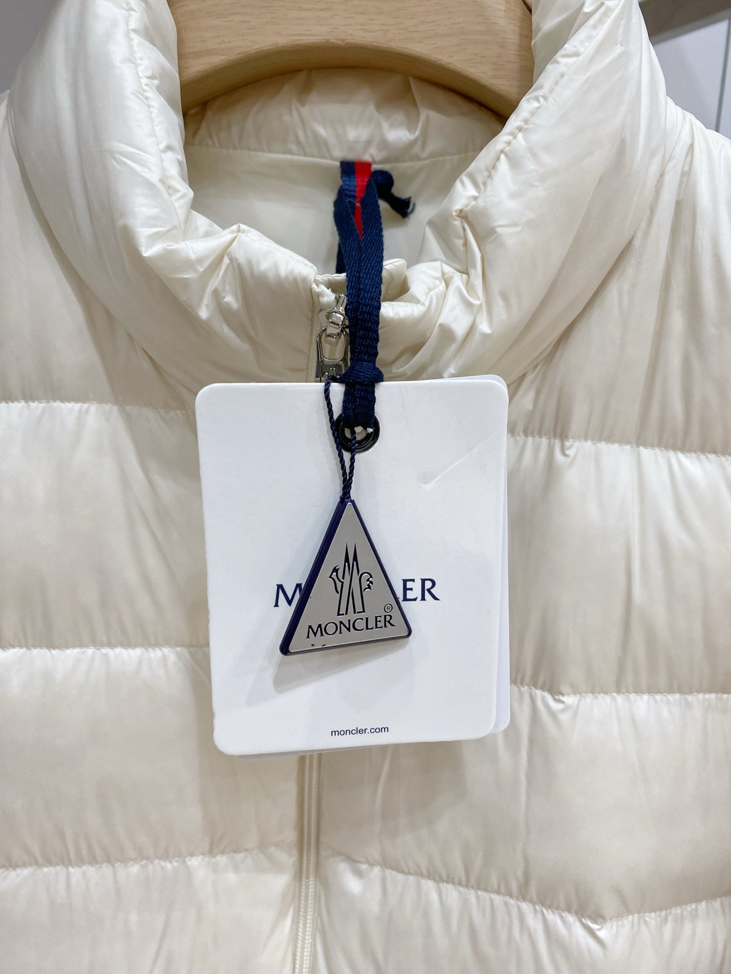 [MONCLER] 몽클레르 로데즈 로고 칼라 다운 재킷