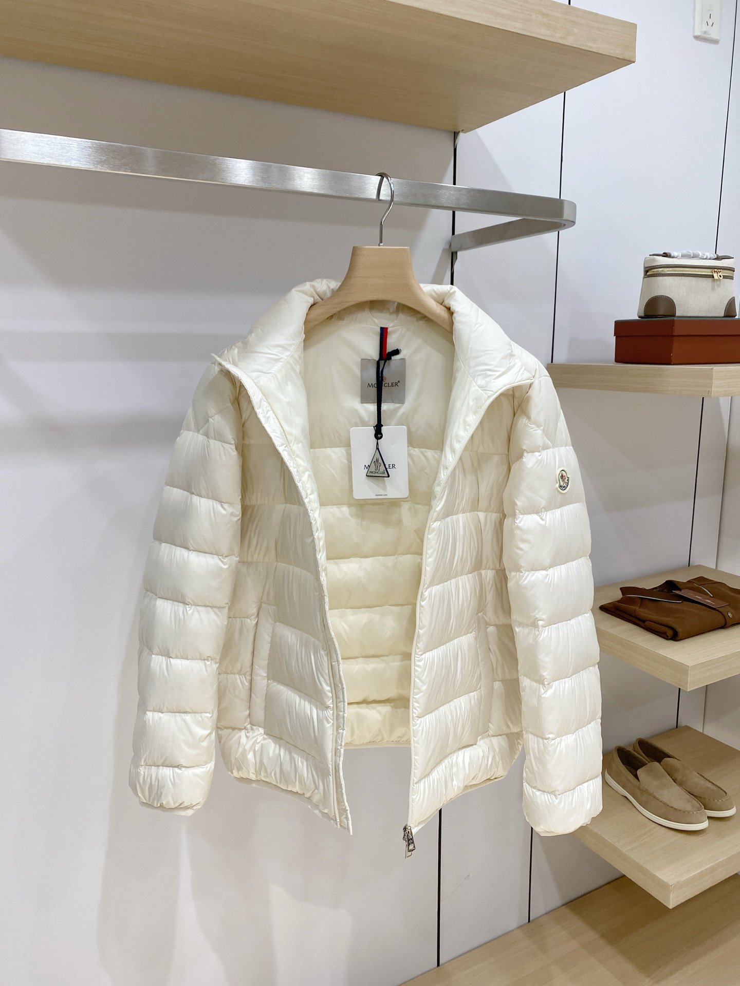 [MONCLER] 몽클레르 로데즈 로고 칼라 다운 재킷