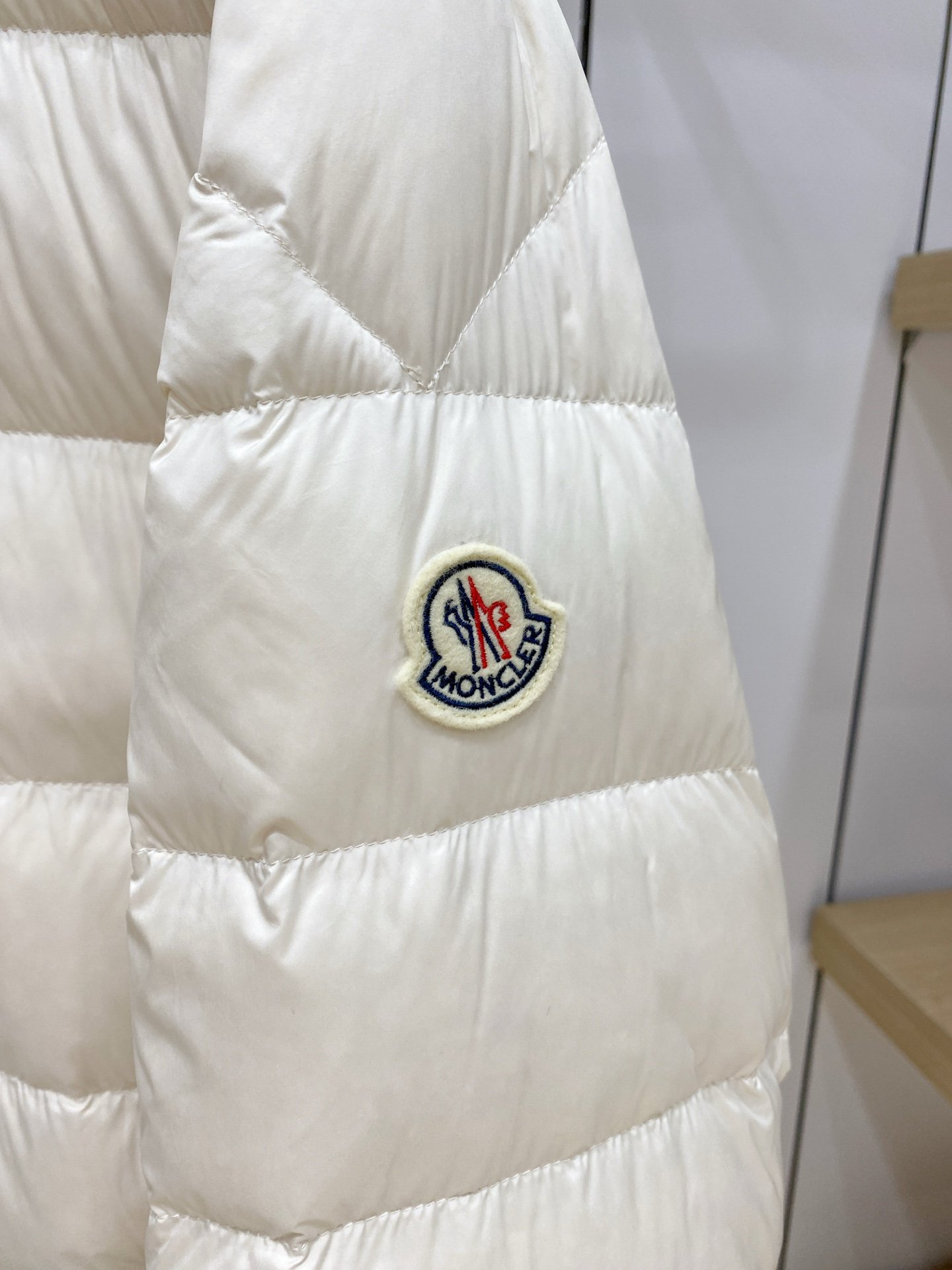 [MONCLER] 몽클레르 로데즈 로고 칼라 다운 재킷