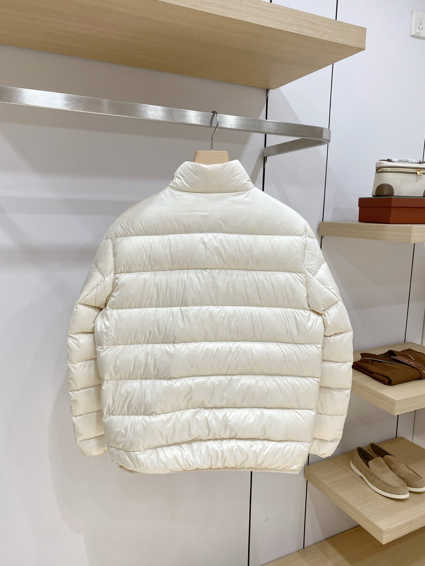 [MONCLER] 몽클레르 로데즈 로고 칼라 다운 재킷