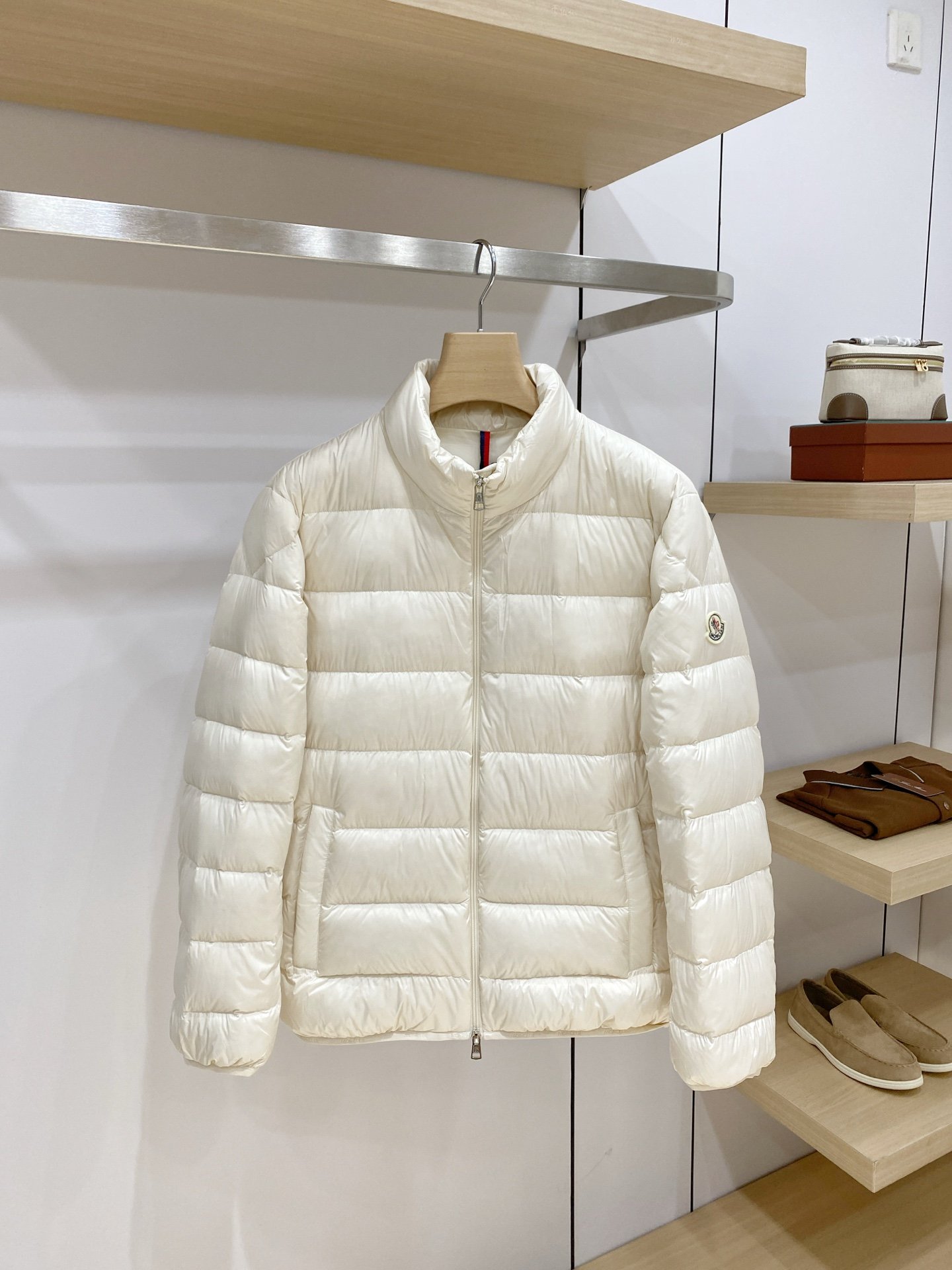 [MONCLER] 몽클레르 로데즈 로고 칼라 다운 재킷