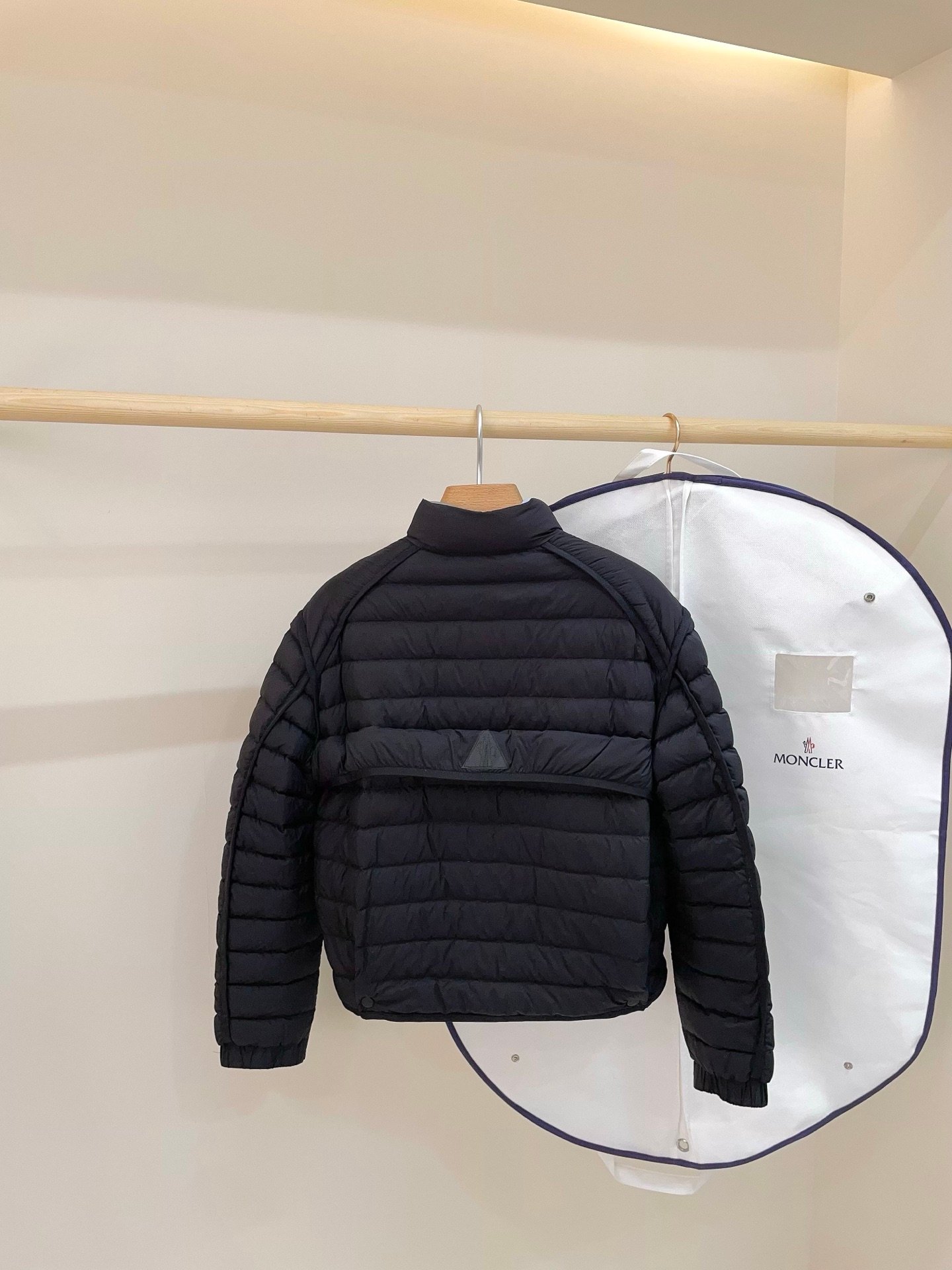 [MONCLER] 몽클레르 마둘랭 Madulains 경량 다운 재킷