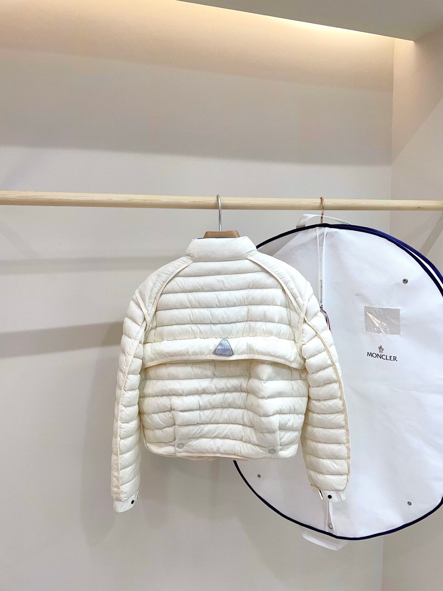 [MONCLER] 몽클레르 마둘랭 Madulains 경량 다운 재킷