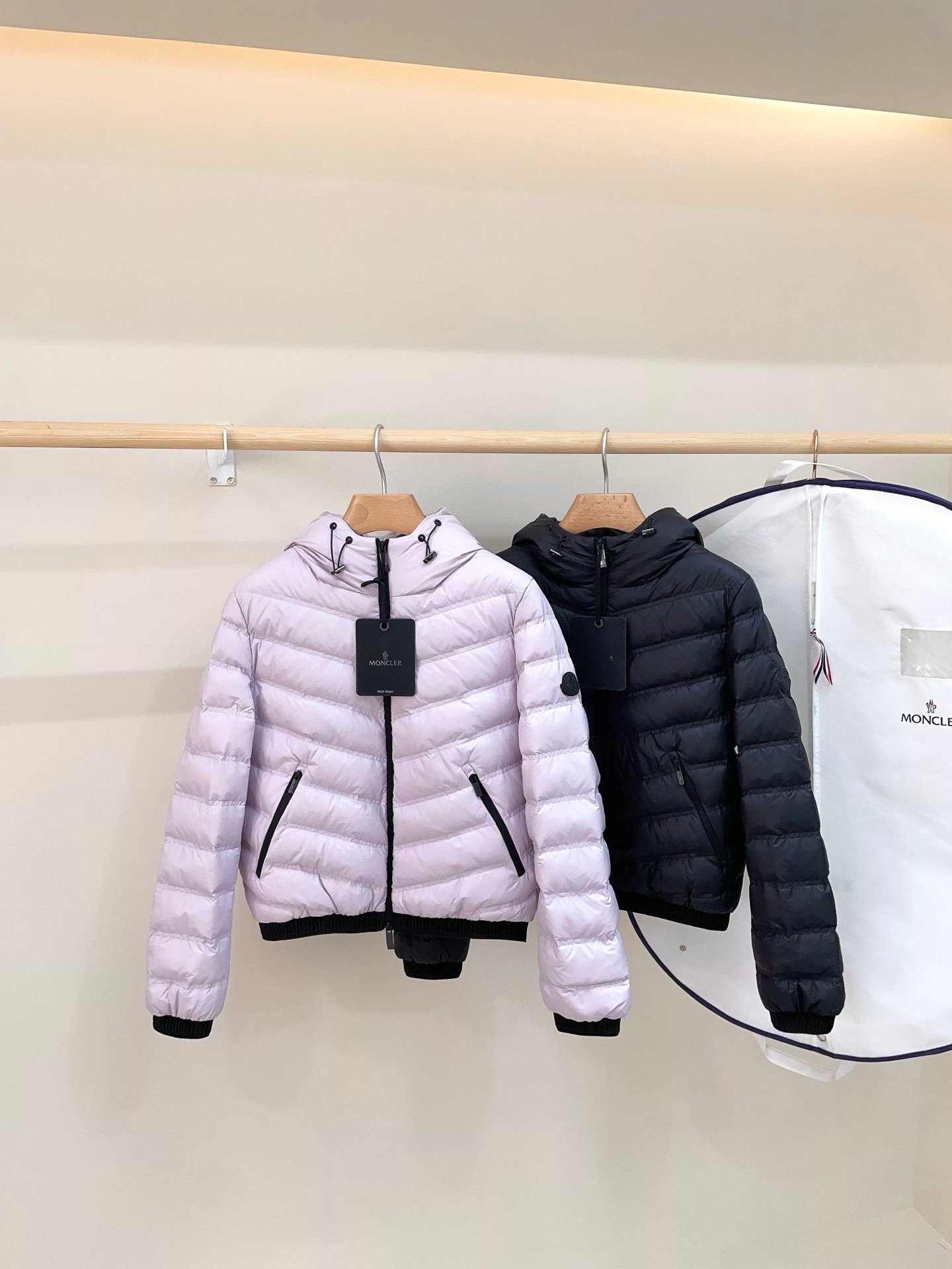 [MONCLER] 몽클레르 여성 쇼트 후드 다운 재킷