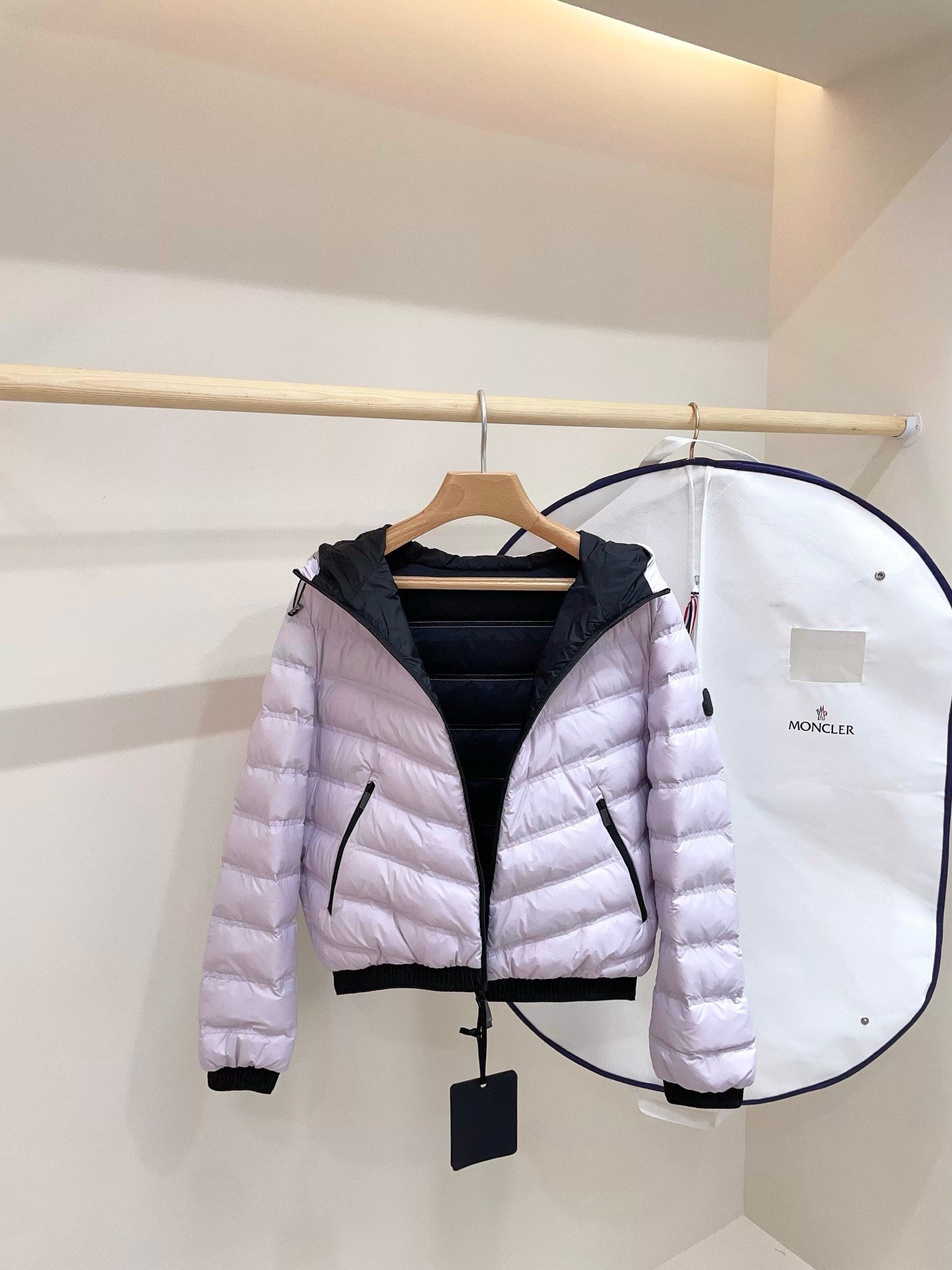 [MONCLER] 몽클레르 여성 쇼트 후드 다운 재킷