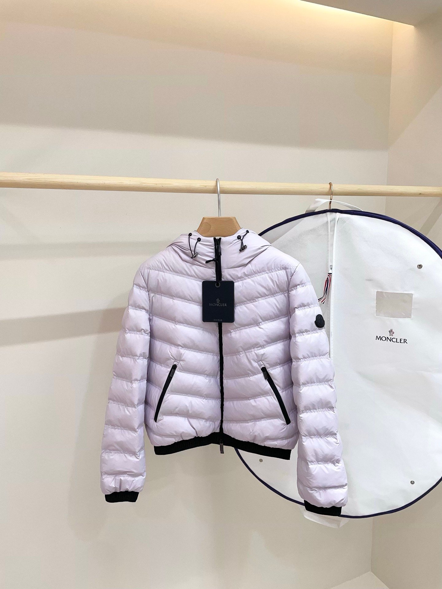 [MONCLER] 몽클레르 여성 쇼트 후드 다운 재킷