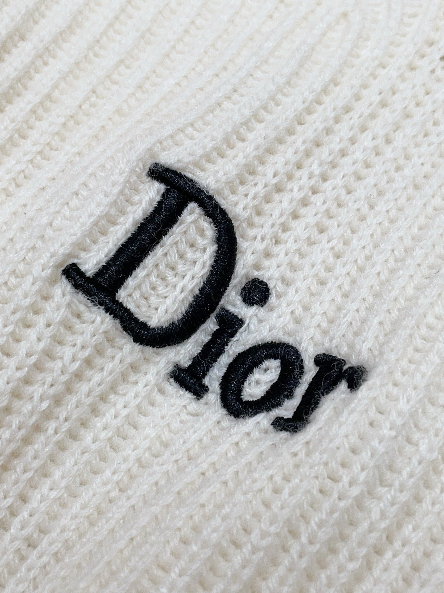 [DIOR] 디올 로고 자수 V넥 울 캐시미어 니트