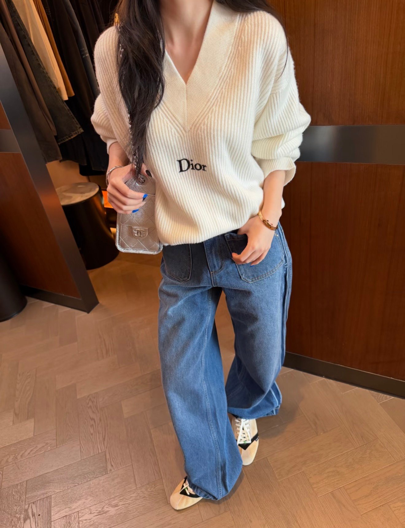 [DIOR] 디올 로고 자수 V넥 울 캐시미어 니트