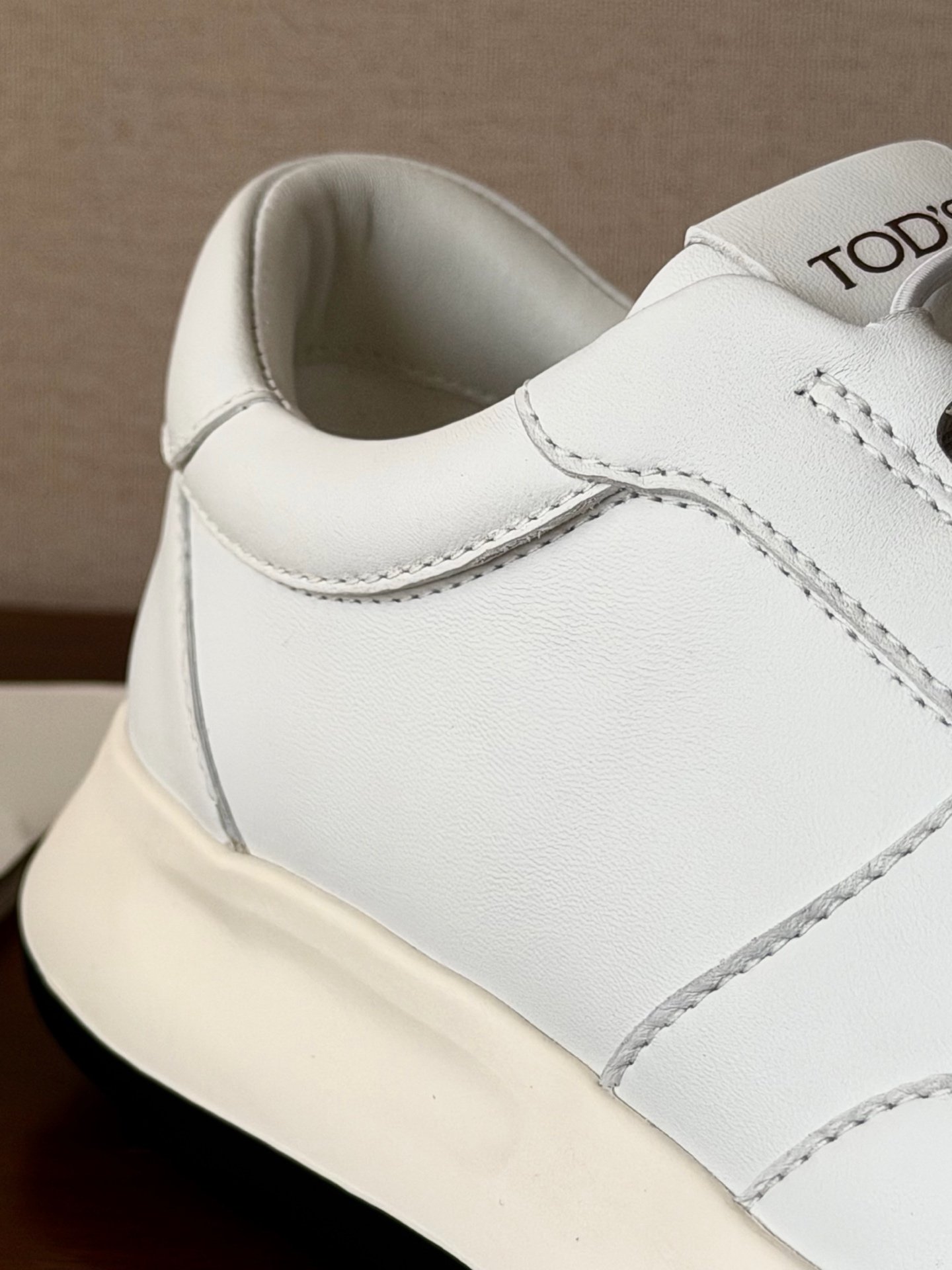 [TOD’S] 토즈 레드 닷 레더 스니커즈