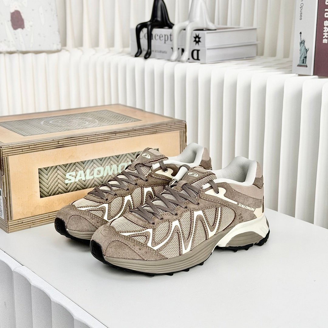 [SALOMON] 살로몬 XT-WHISPER 스웨이드 스니커즈