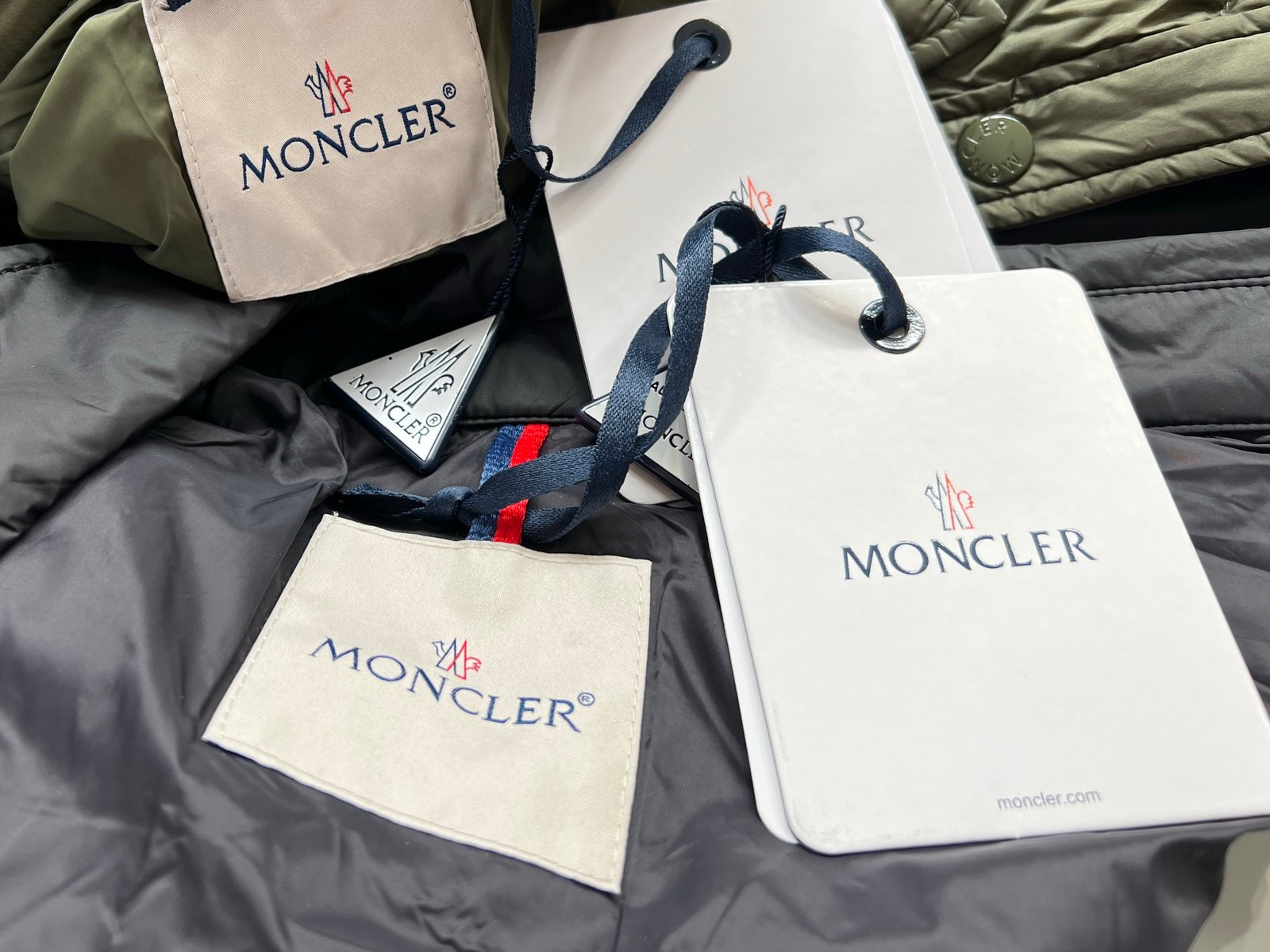 [MONCLER] 몽클레르 다이아몬드 퀼팅 패딩 재킷