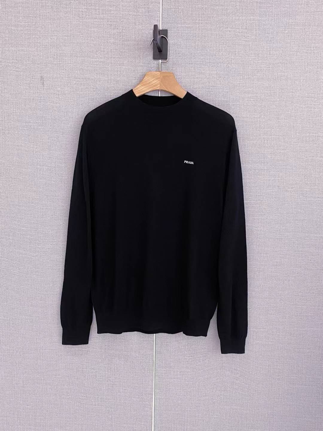 [PRADA] 프라다 로고 자수 하프넥 울 니트