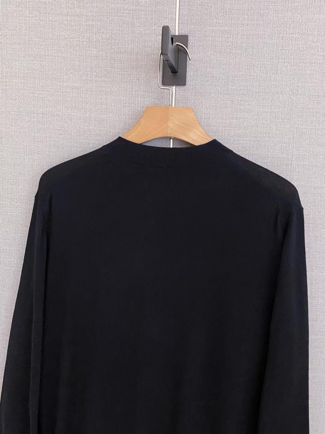 [PRADA] 프라다 로고 자수 하프넥 울 니트