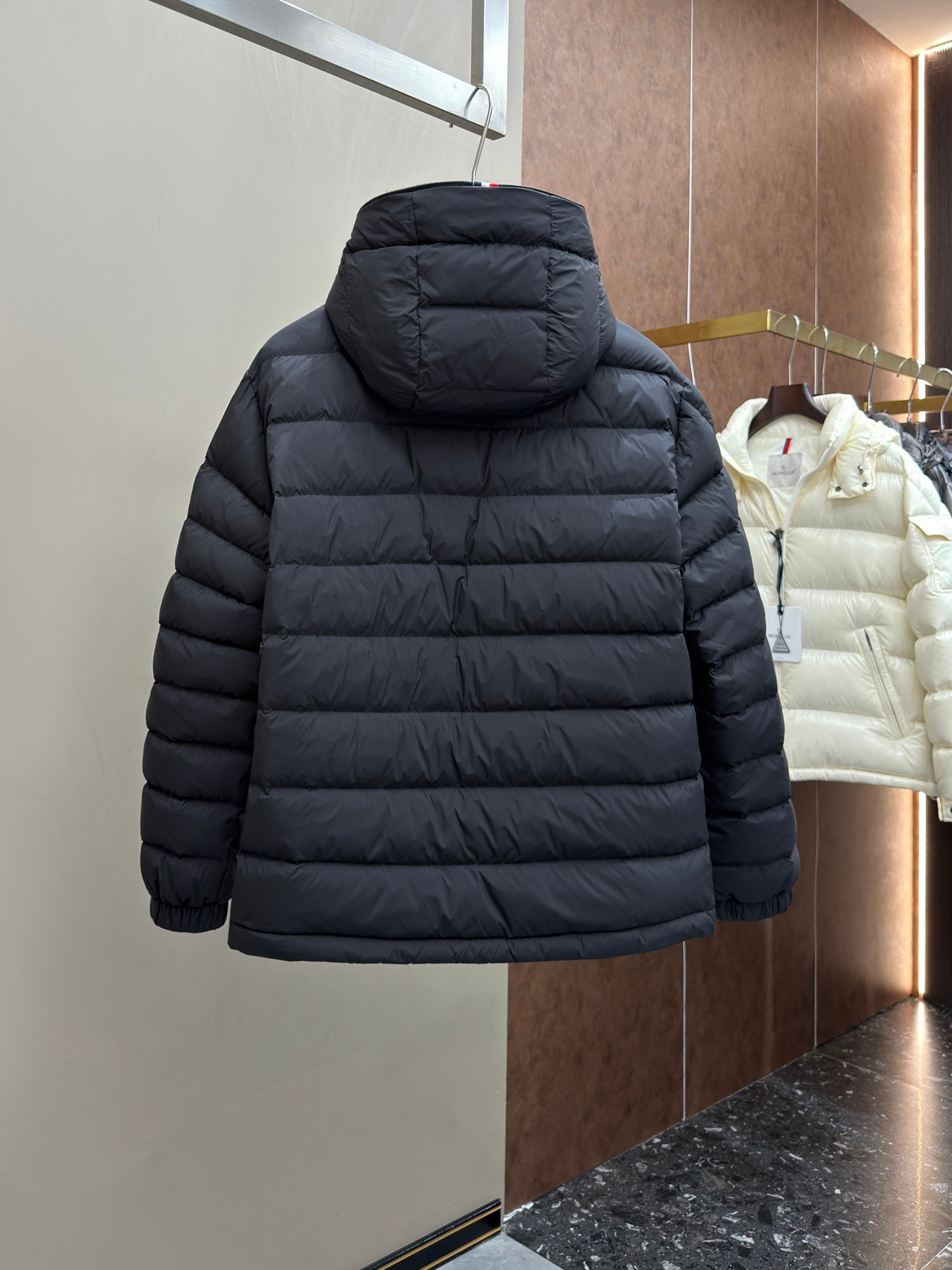 [MONCLER] 몽클레르 로고 후드 쇼트 다운 재킷