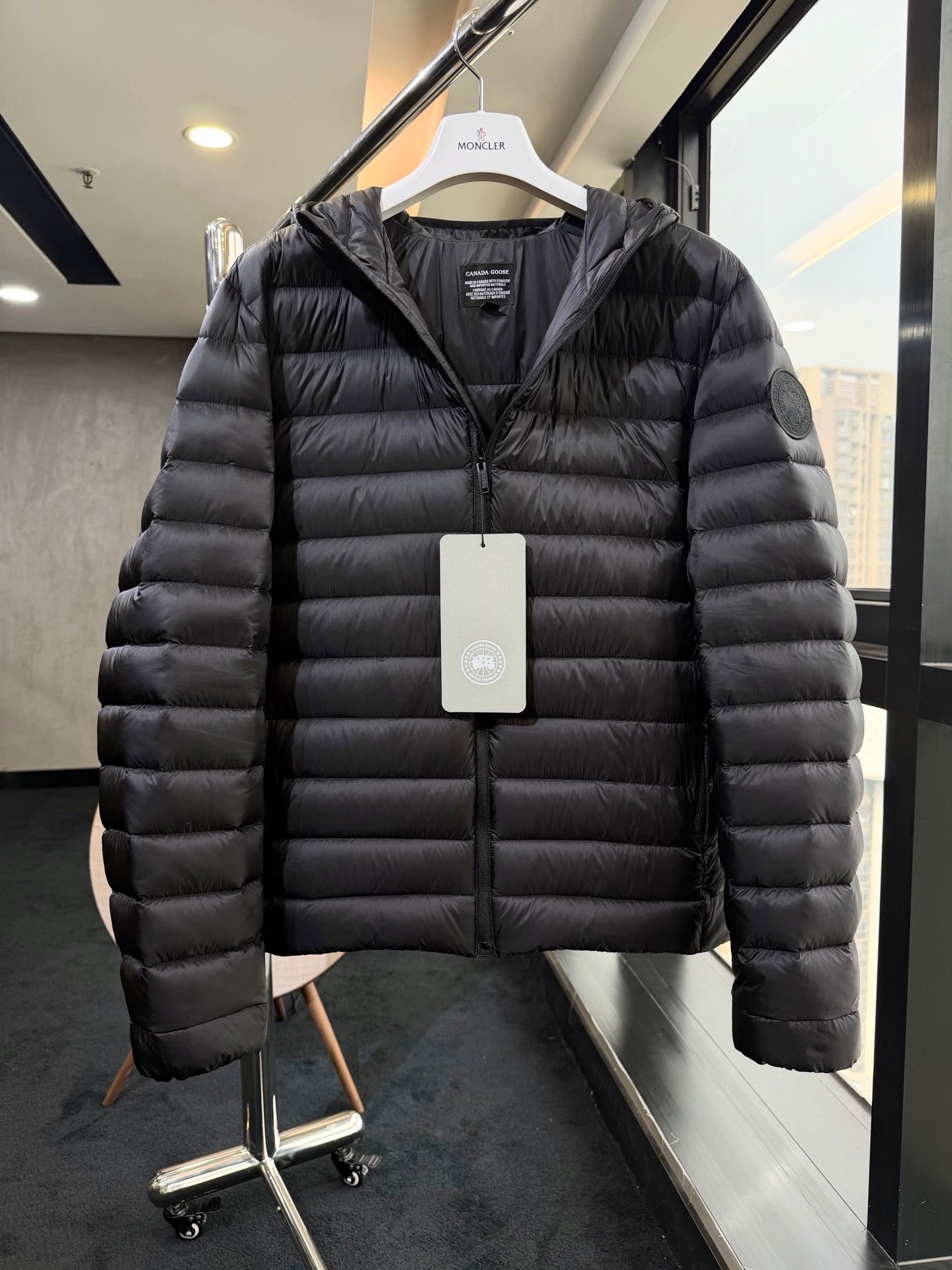 [CANADA GOOSE] 캐나다구스 스트라터스 남성 경량 후드 다운 재킷