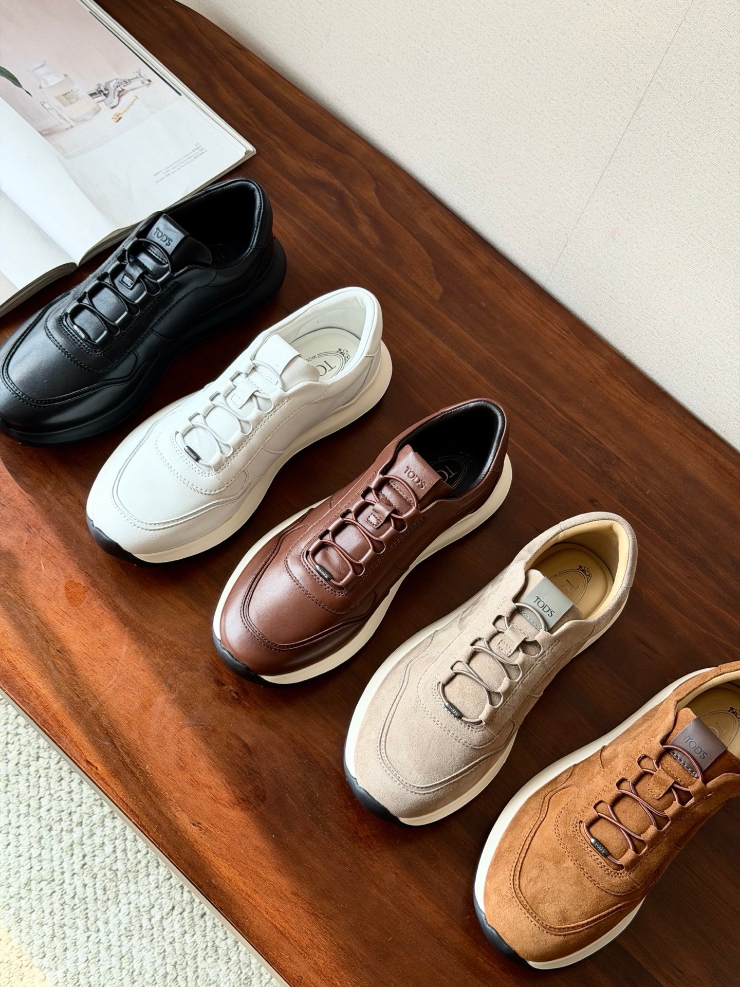 [TOD’S] 토즈 레드 닷 레더 스니커즈