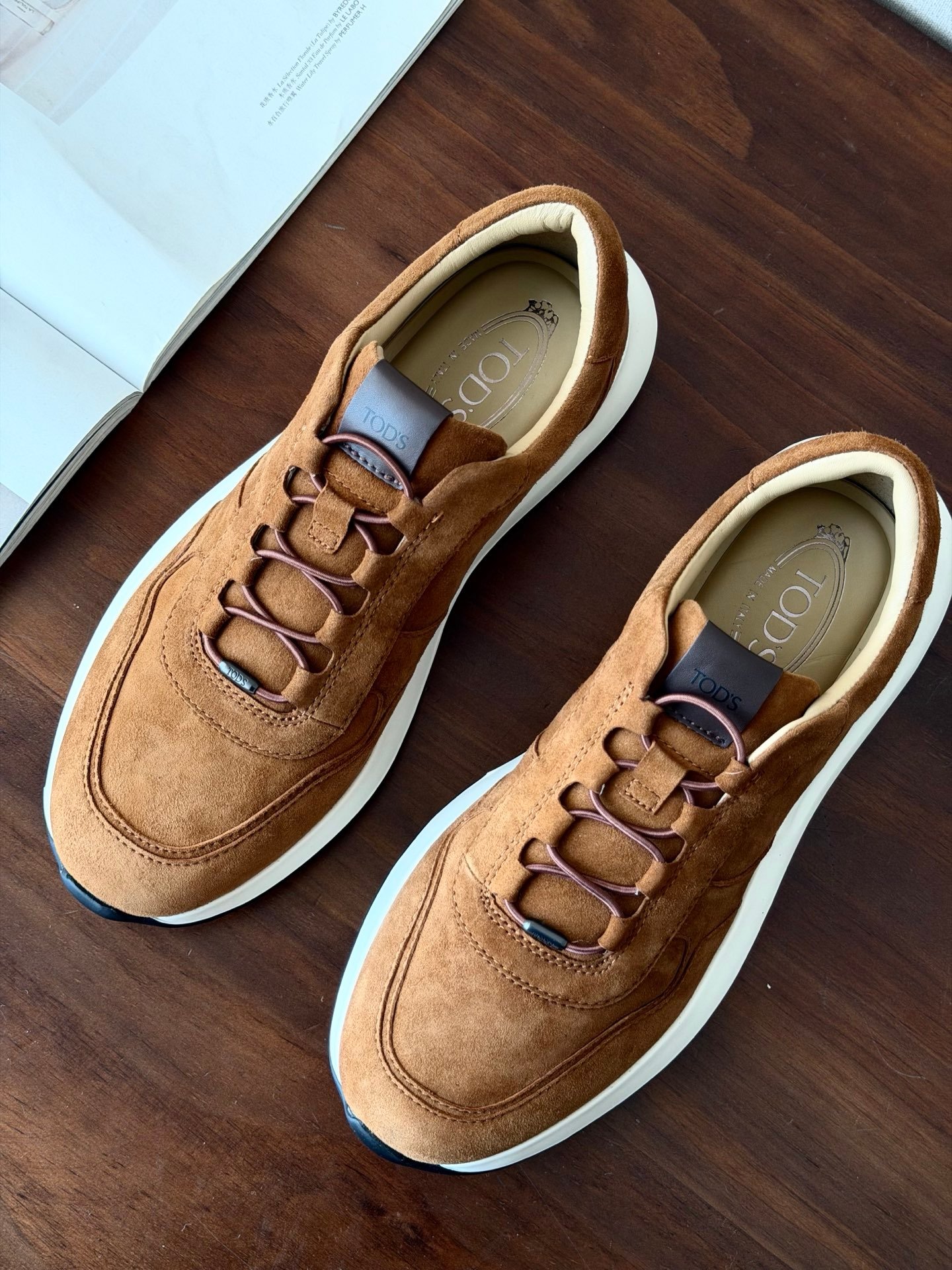 [TOD’S] 토즈 레드 닷 레더 스니커즈